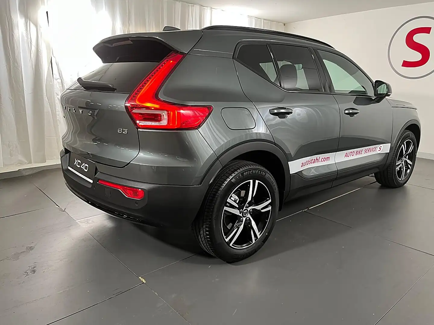 Volvo XC40 B3 Plus Aut. | Auto Stahl Wien 23 Grün - 2