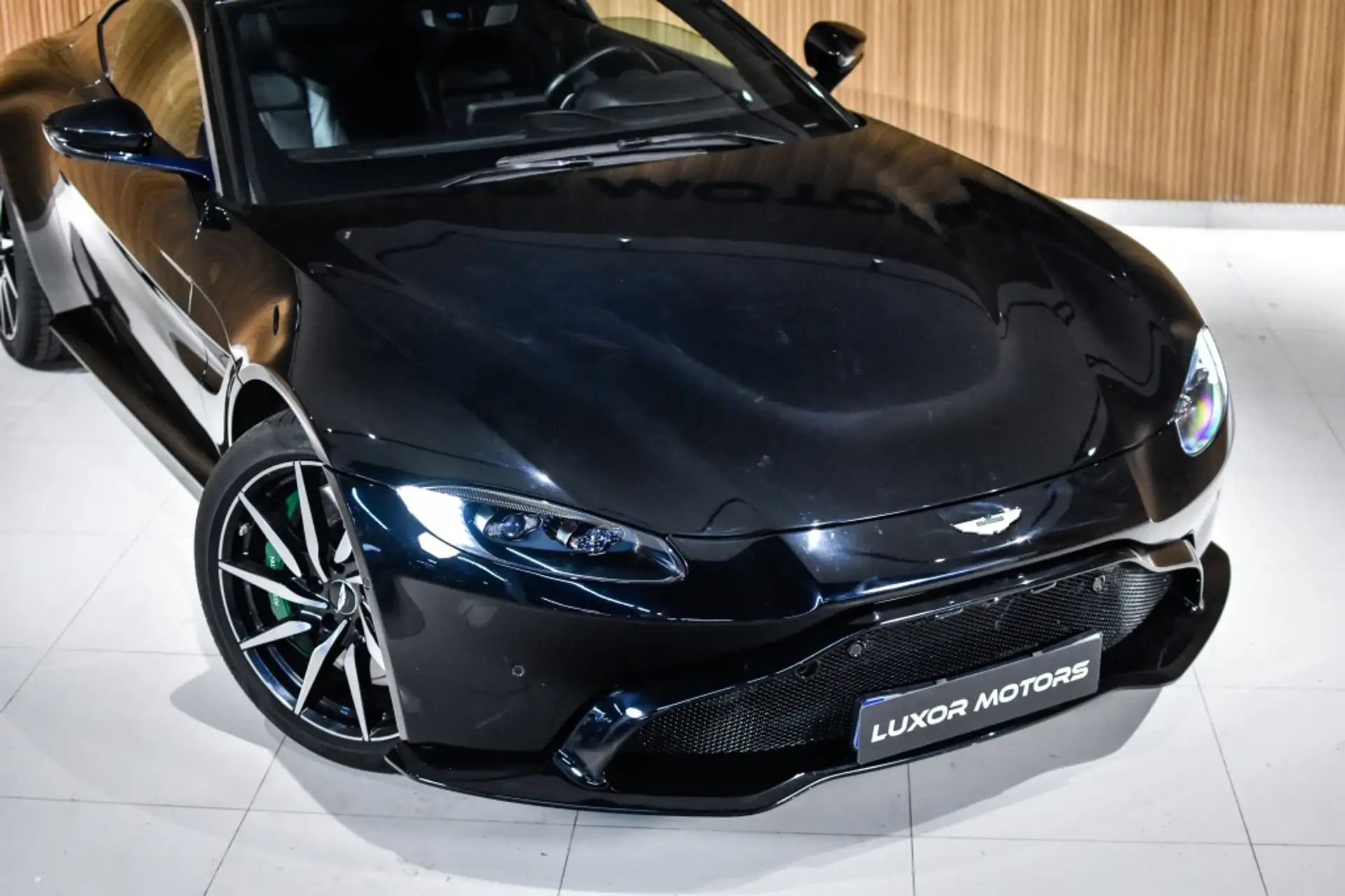 애스턴마틴 밴티지 Coupe 2019 검정 사진 3