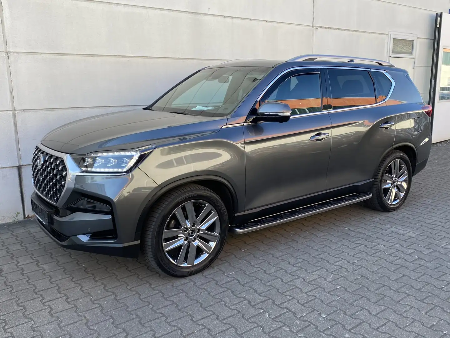 SsangYong Rexton 2,2 E-XDI 4WD 8AT   Sapphire 5S EL AHK 3,5t Trittb Šedá - 2