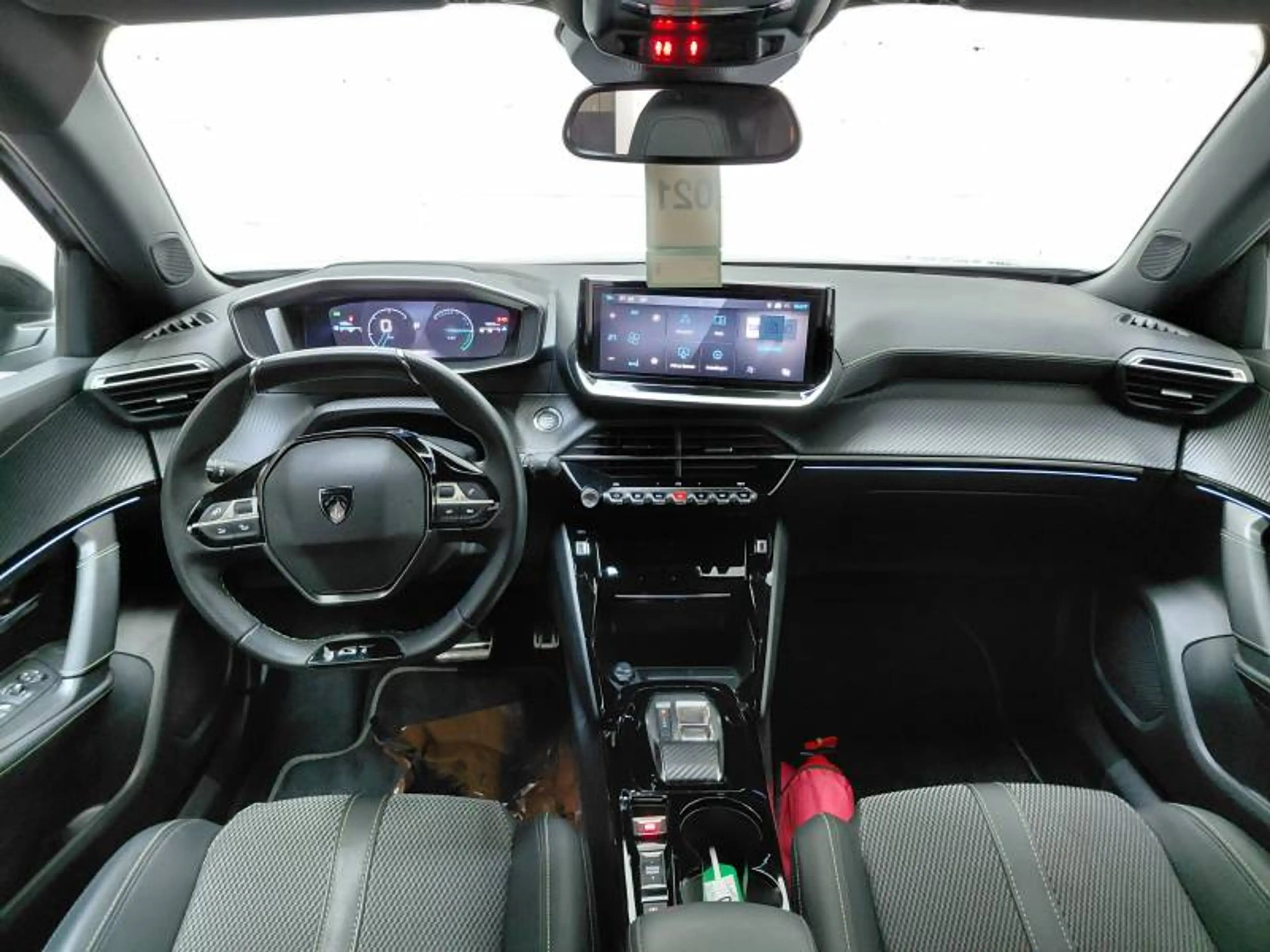 Peugeot 2008 2 1.2 HYBRID 145 e-DSC6 GT — photo 9