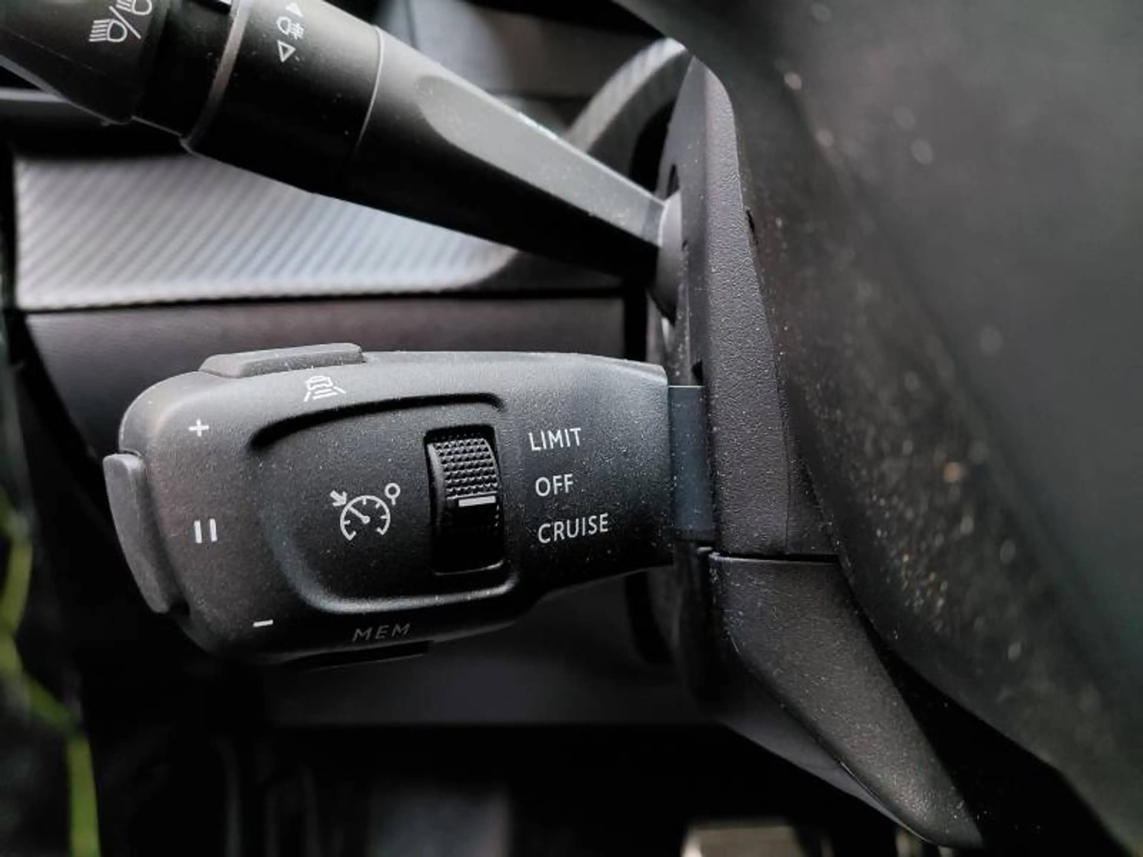 Peugeot 2008 2 1.2 HYBRID 145 e-DSC6 GT — photo 14