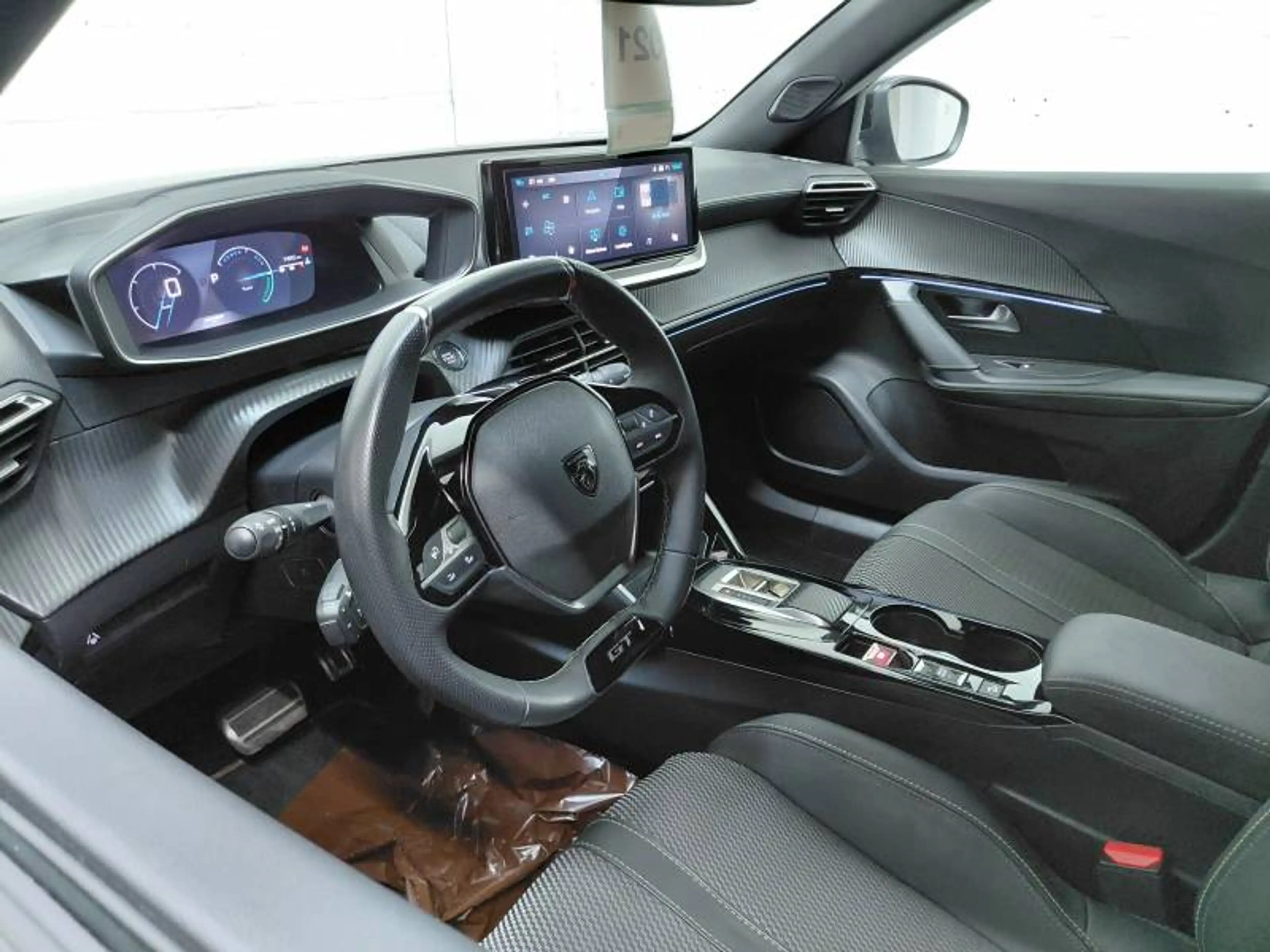 Peugeot 2008 2 1.2 HYBRID 145 e-DSC6 GT — photo 10