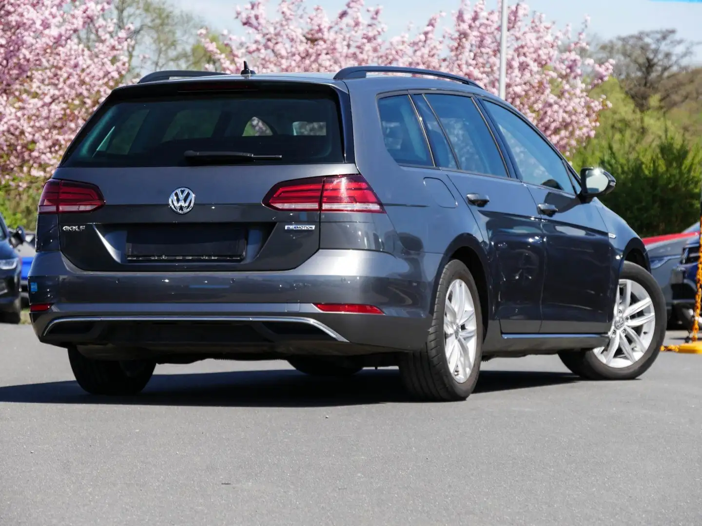Volkswagen Golf Variant Golf VII Variant 1.5 TSI AHK LED Kamera ACC Navi Grau - 2