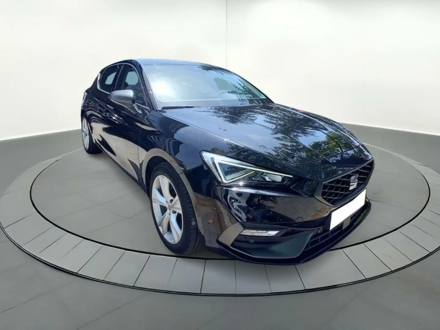 SEAT Leon 1.0 TSI 110 FR Winter Comort Drive&Park Schwarz - 2