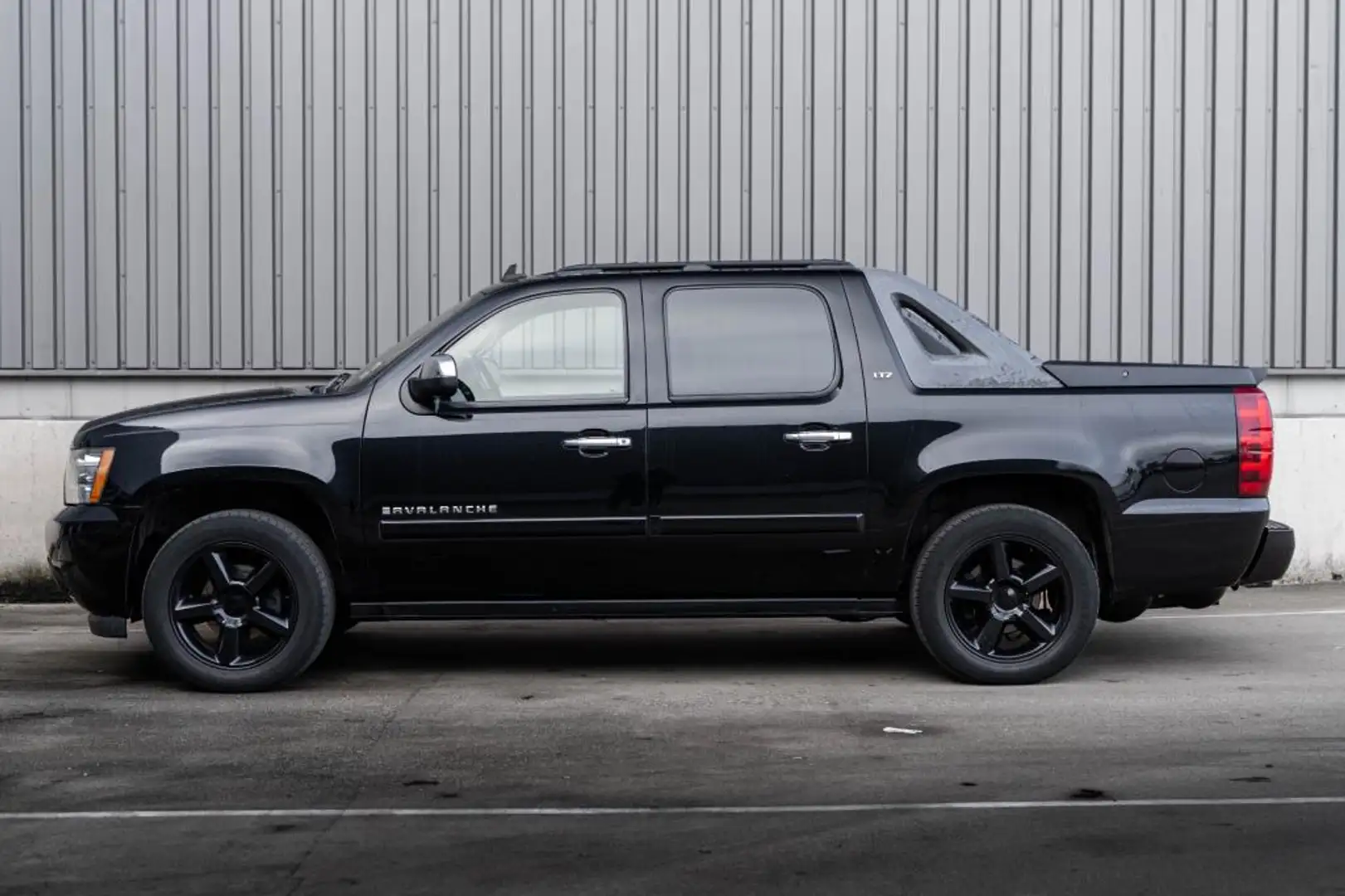Chevrolet Avalanche USA 5.3 V8 4WD Grijs kenteken Siyah - 2