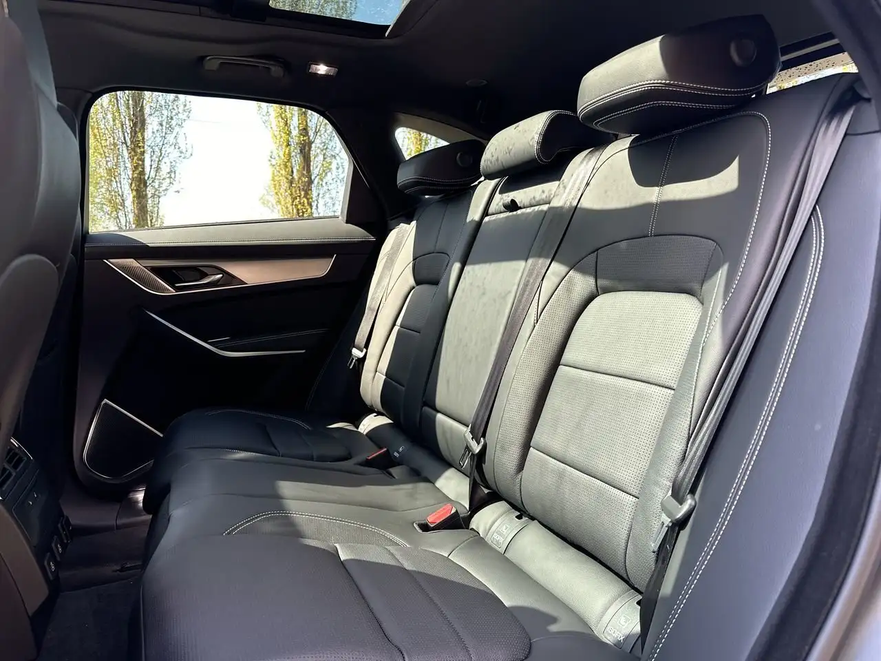 Jaguar F-Pace снимка Jaguar F-Pace