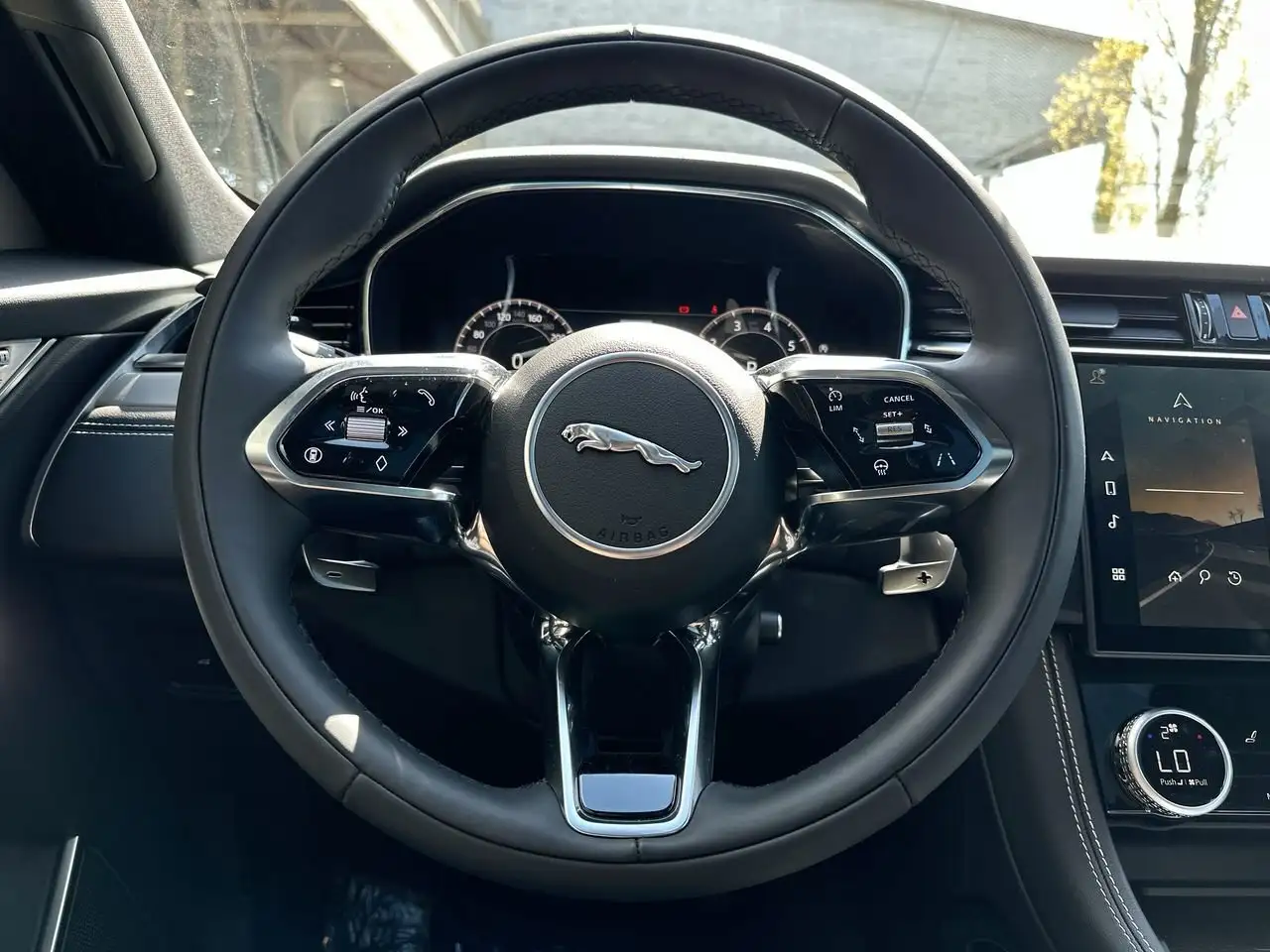 Jaguar F-Pace снимка Jaguar F-Pace
