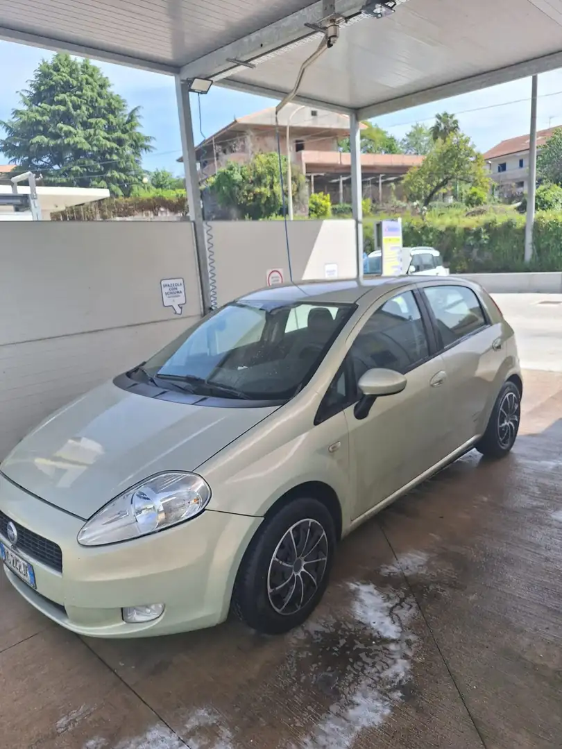 Fiat Punto 5p 1.4 16v Dynamic - 1