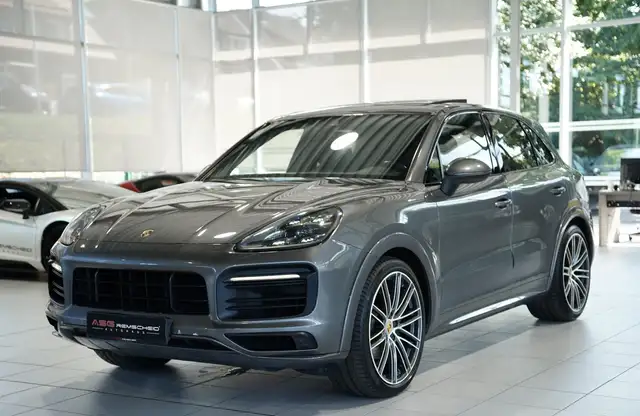 Porsche Cayenne view 5