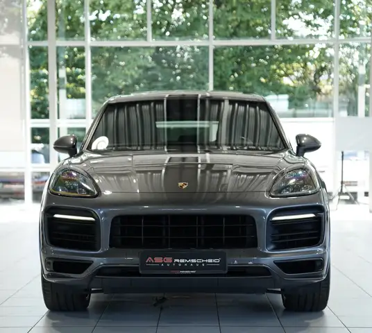 Porsche Cayenne view 4