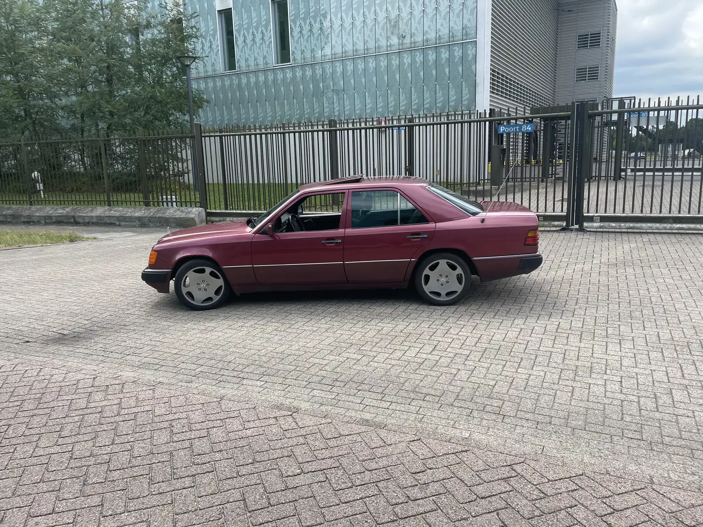 Mercedes-Benz E 200 Rouge - 2