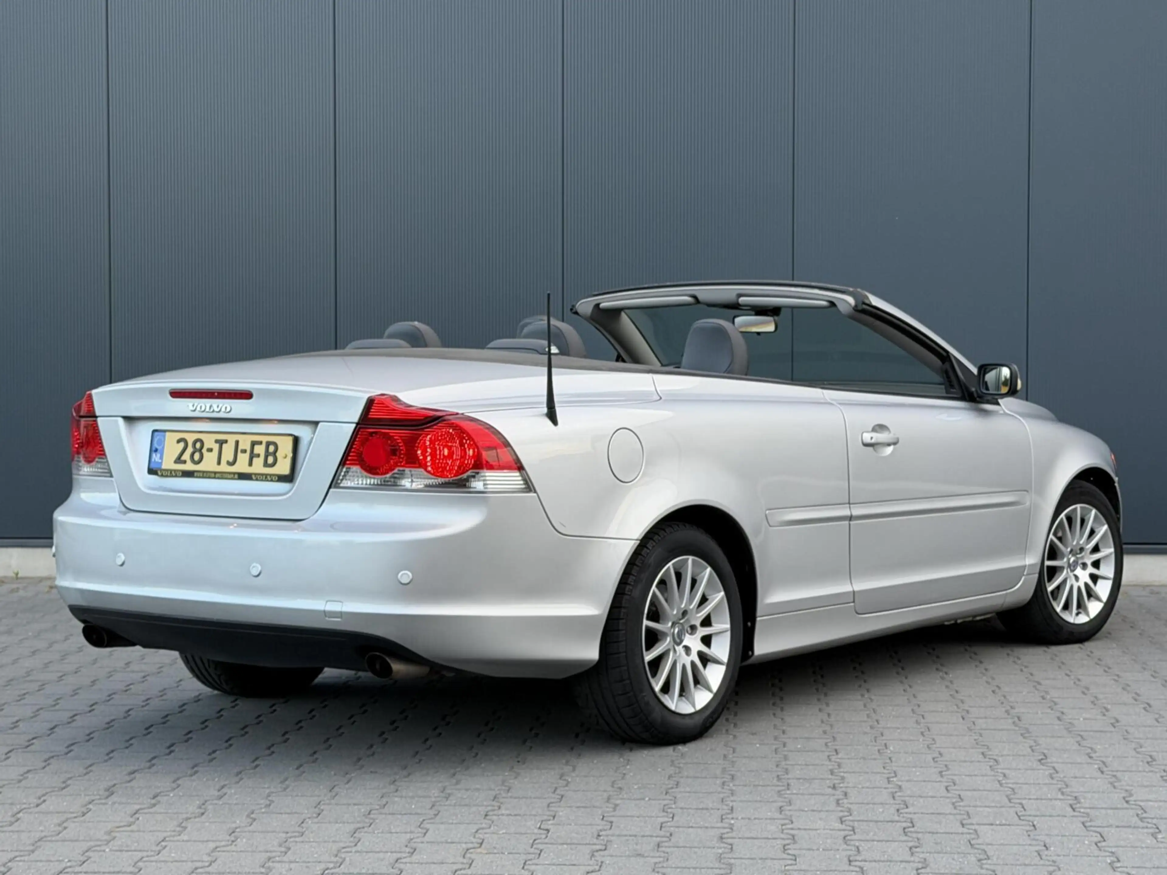 Volvo C70 Convertible 2.5 T5 Summum Leder - Dynaudio - 3e Ei — photo 4