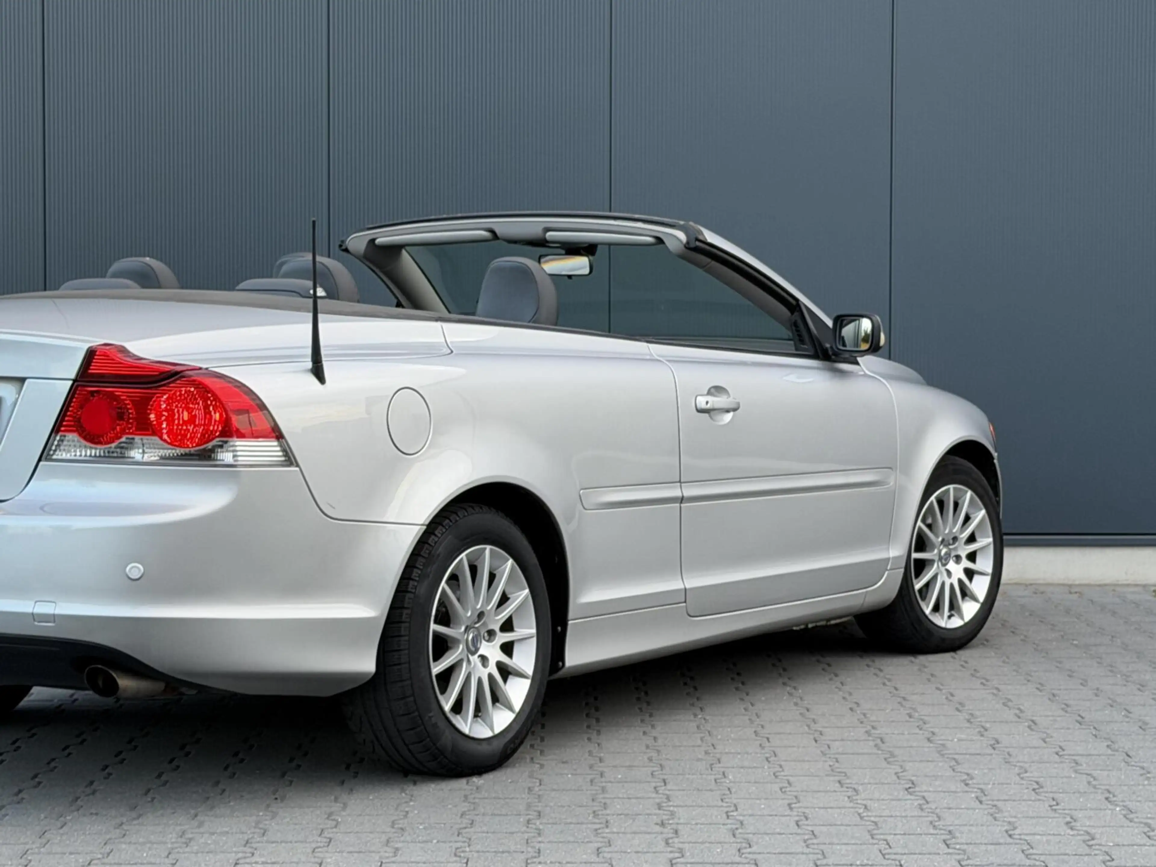 Volvo C70 Convertible 2.5 T5 Summum Leder - Dynaudio - 3e Ei — photo 5