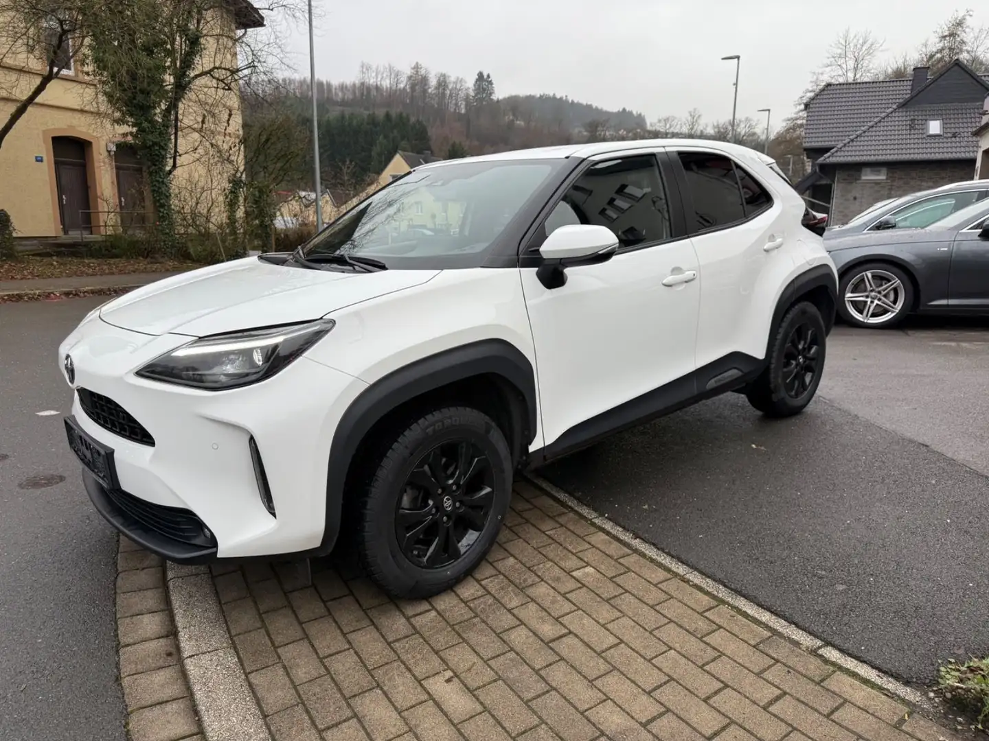 Toyota Yaris Cross 4x4  Hybrid 1.Hand,Navi,Kamera Wit - 1