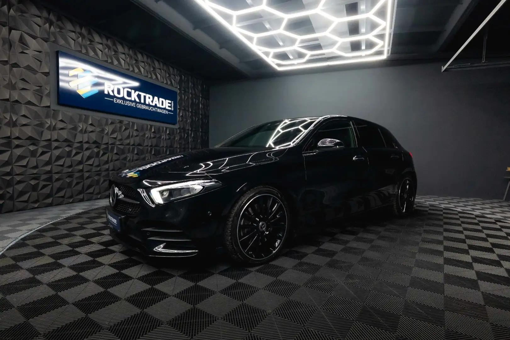 Mercedes-Benz A 250 AMG Line Night-Paket *ACC*Head Up*DAB*19%* Noir - 1