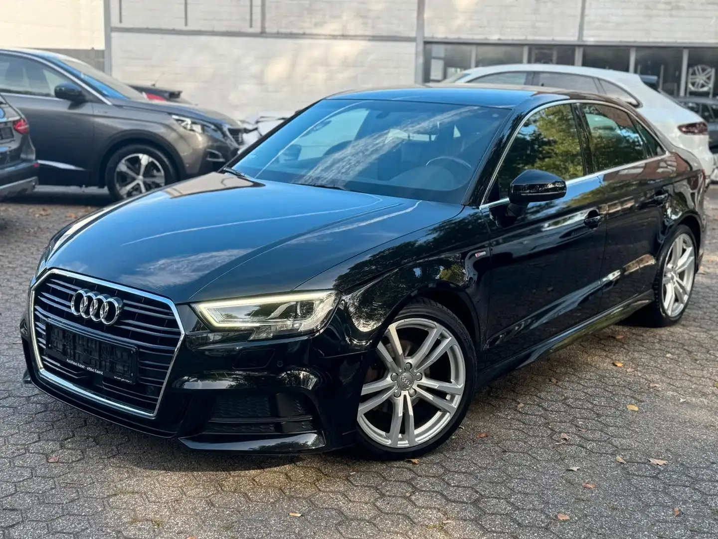 Audi A3 Limousine sport S-Line 1.4 TFSI DSG COD Schwarz - 1