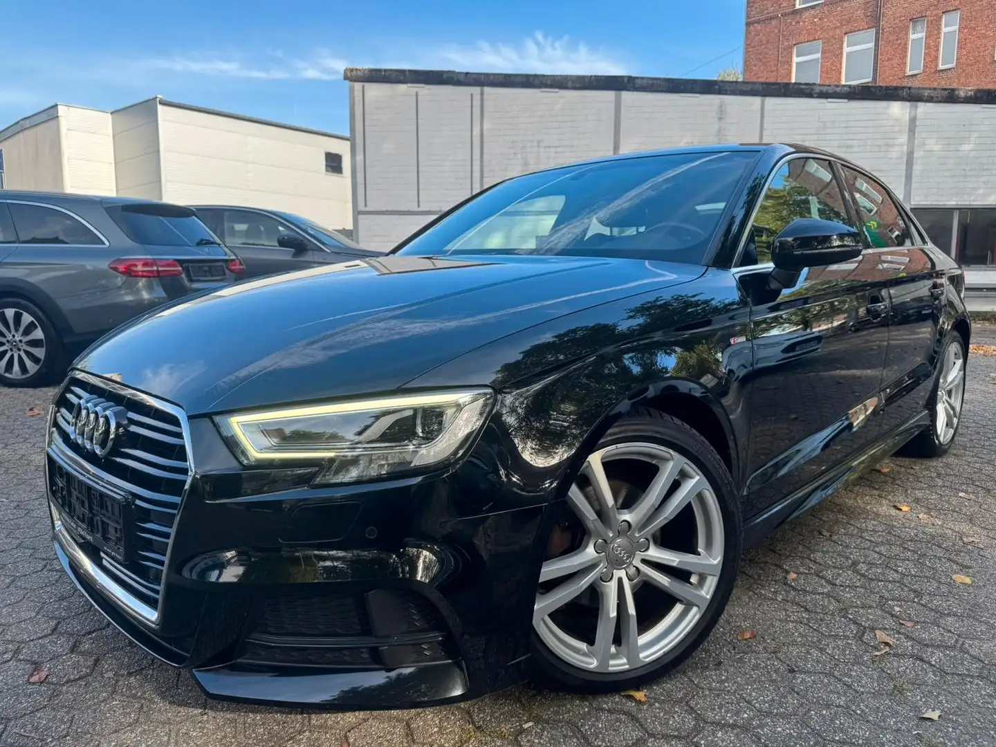 Audi A3 Limousine sport S-Line 1.4 TFSI DSG COD Schwarz - 2