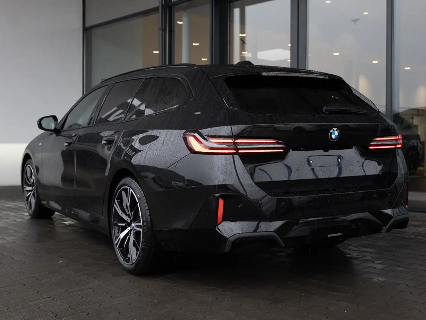 BMW 520 d Touring xDrive M-Sport Pro 360° LED HUD Schwarz - 2