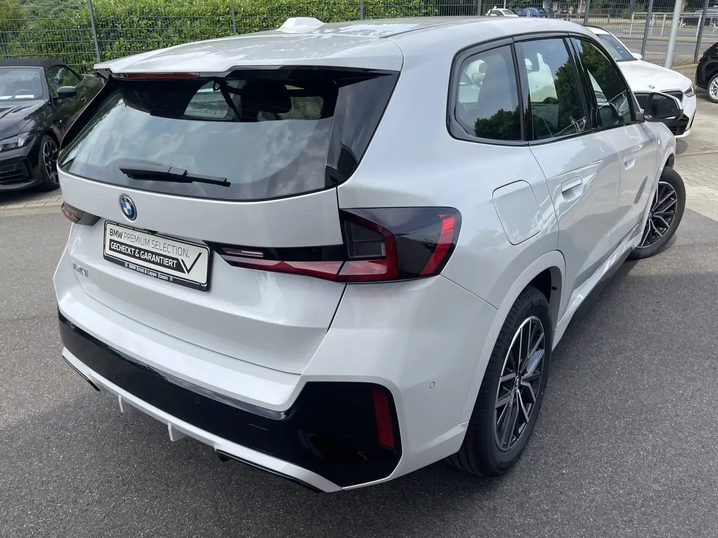 BMW iX1 xDrive30 M Sport || AHK 360°Kamera HeadUp Weiß - 2