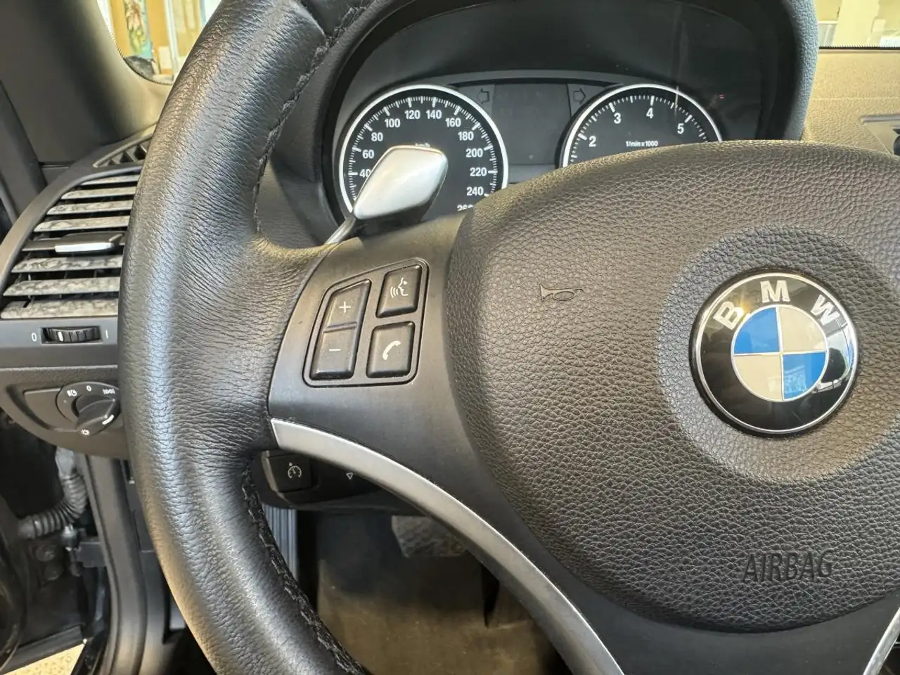 BMW 1 Series снимка BMW 1 Series