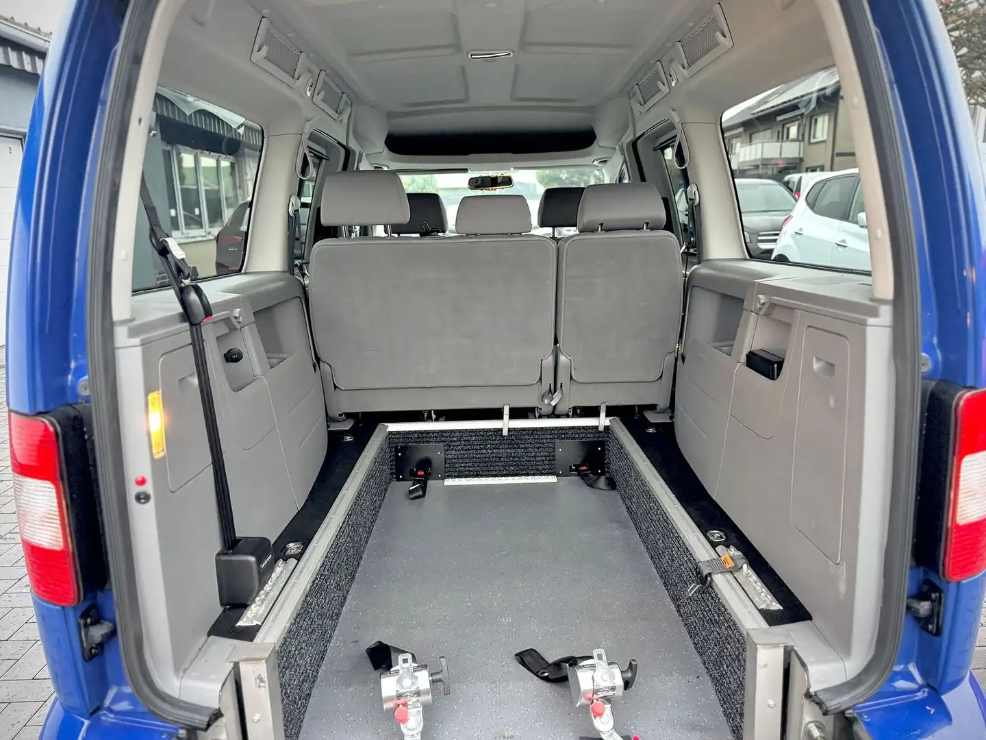 Volkswagen Caddy Maxi 'Behindertengerecht-Rampe'5-Sitzer'Aut.' Blau - 2