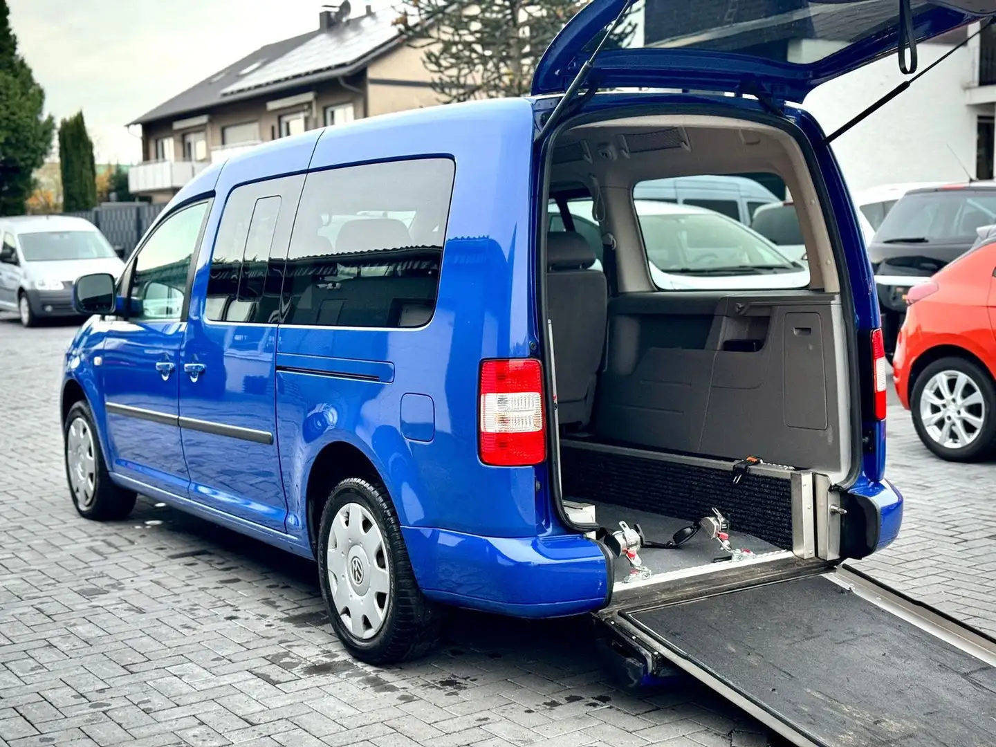 Volkswagen Caddy Maxi 'Behindertengerecht-Rampe'5-Sitzer'Aut.' Blau - 1