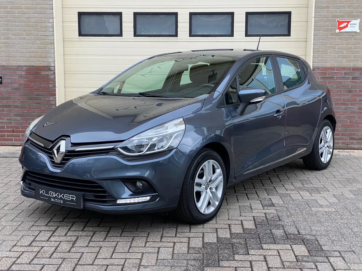 Renault Clio 0.9 TCe Life 12 maanden garantie Grijs - 1