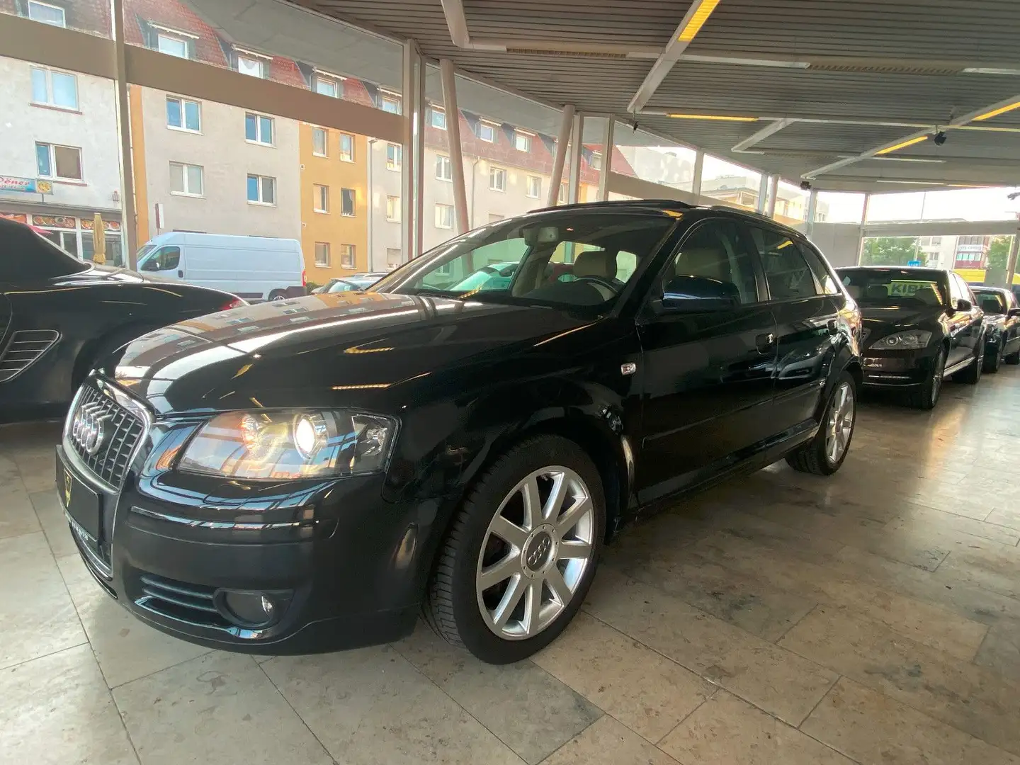 Audi A3 2.0 TDI S-Line Sportb/1.Hd/Led./Navi/Xen/Pano Schwarz - 1