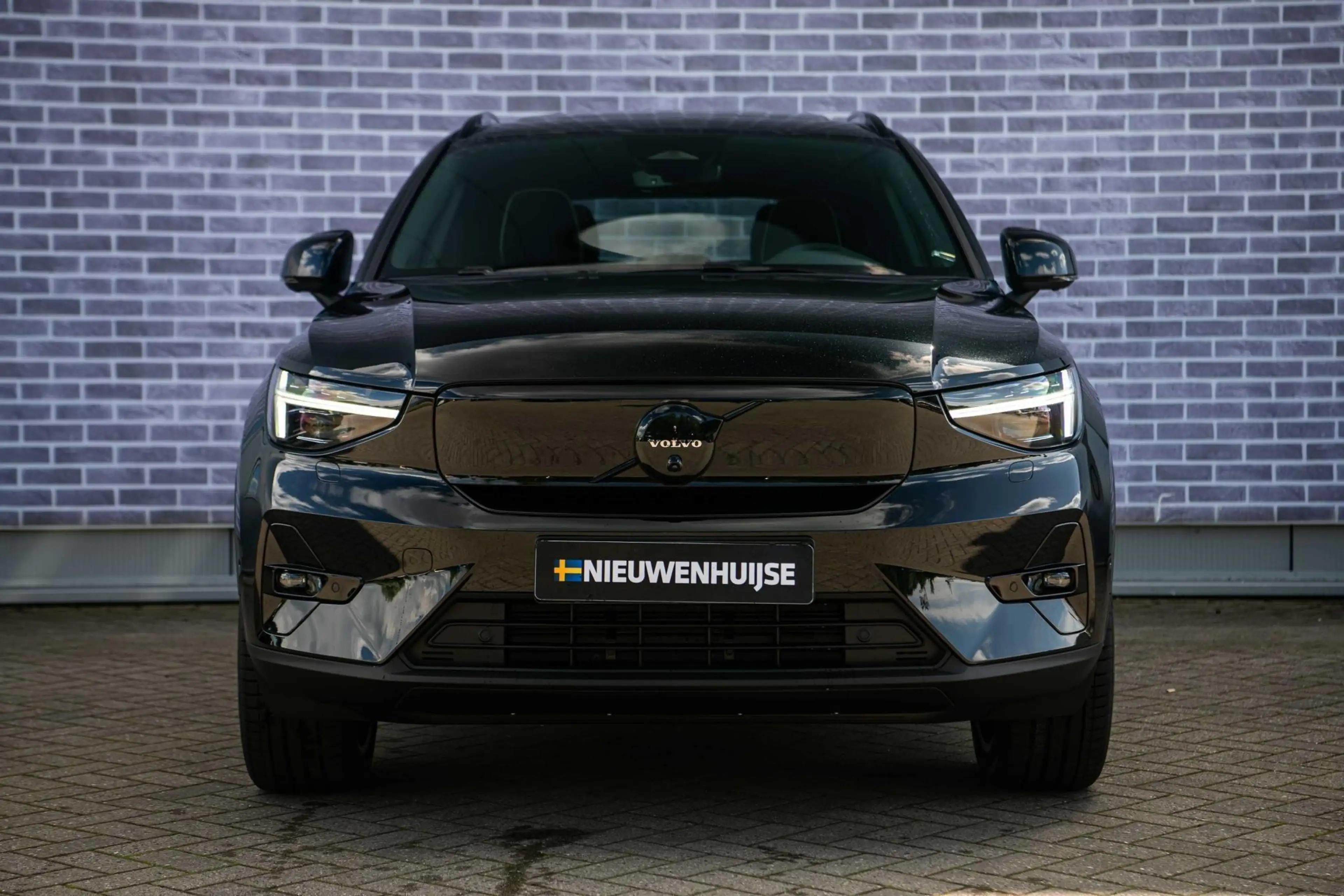 Volvo EX40 Single Motor Ext. Range Ultra Bl. Ed. Eur. 82 kWh — photo 6