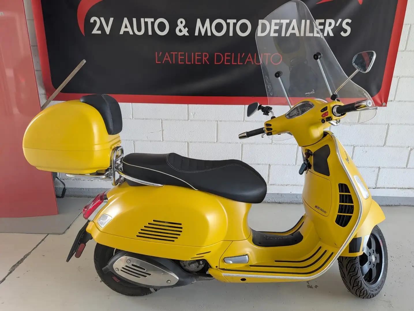 Piaggio GTS 300 bauletto e parabrezza Jaune - 1