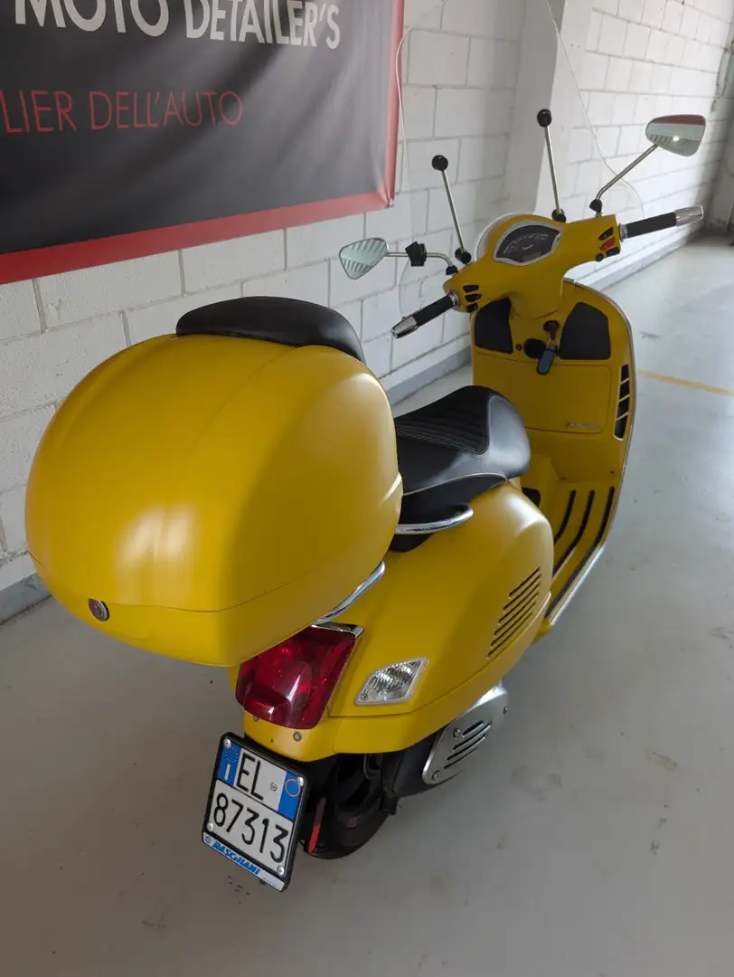 Piaggio GTS 300 bauletto e parabrezza Jaune - 2