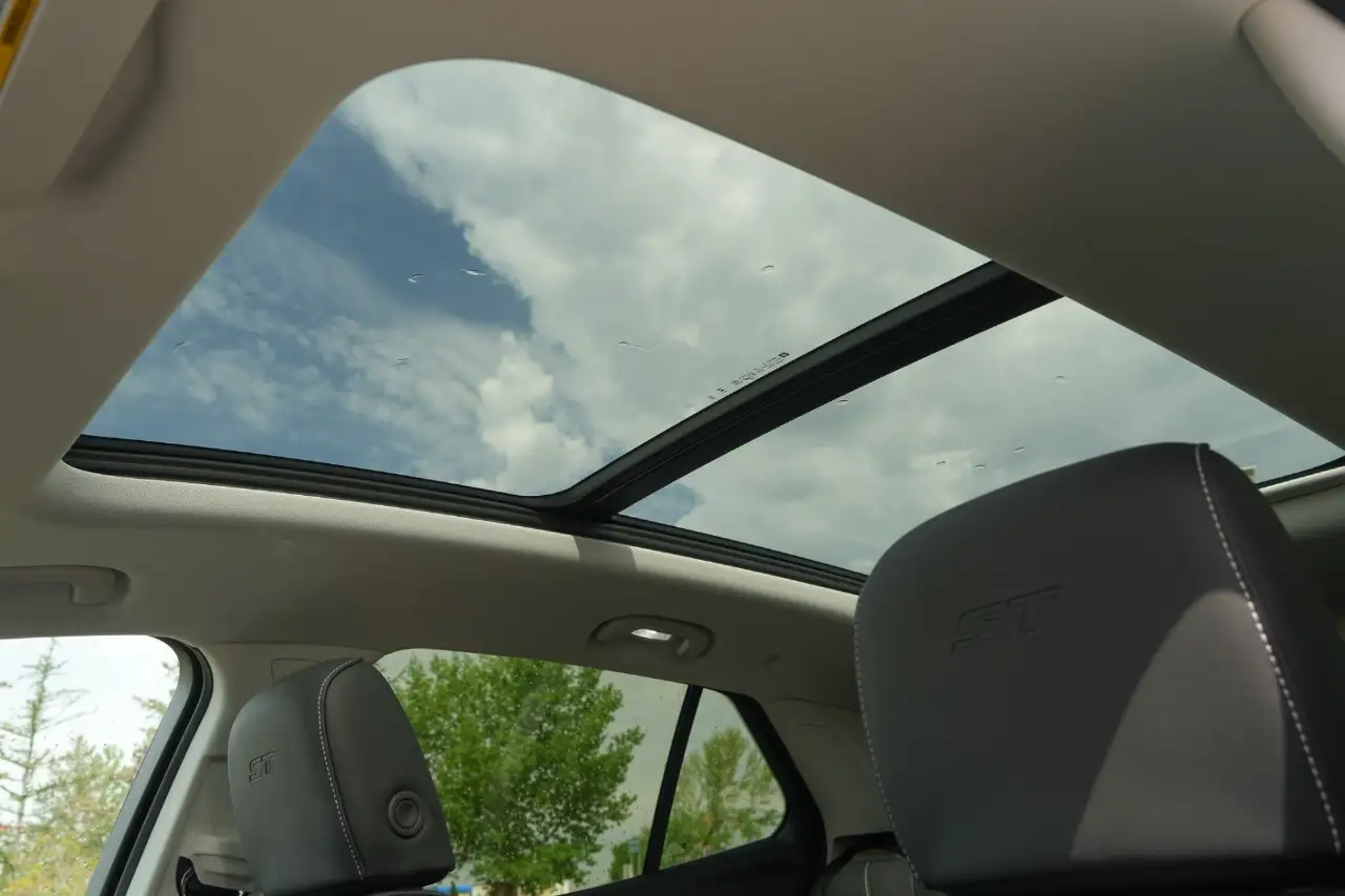 Buick Envision photo Buick Envision
