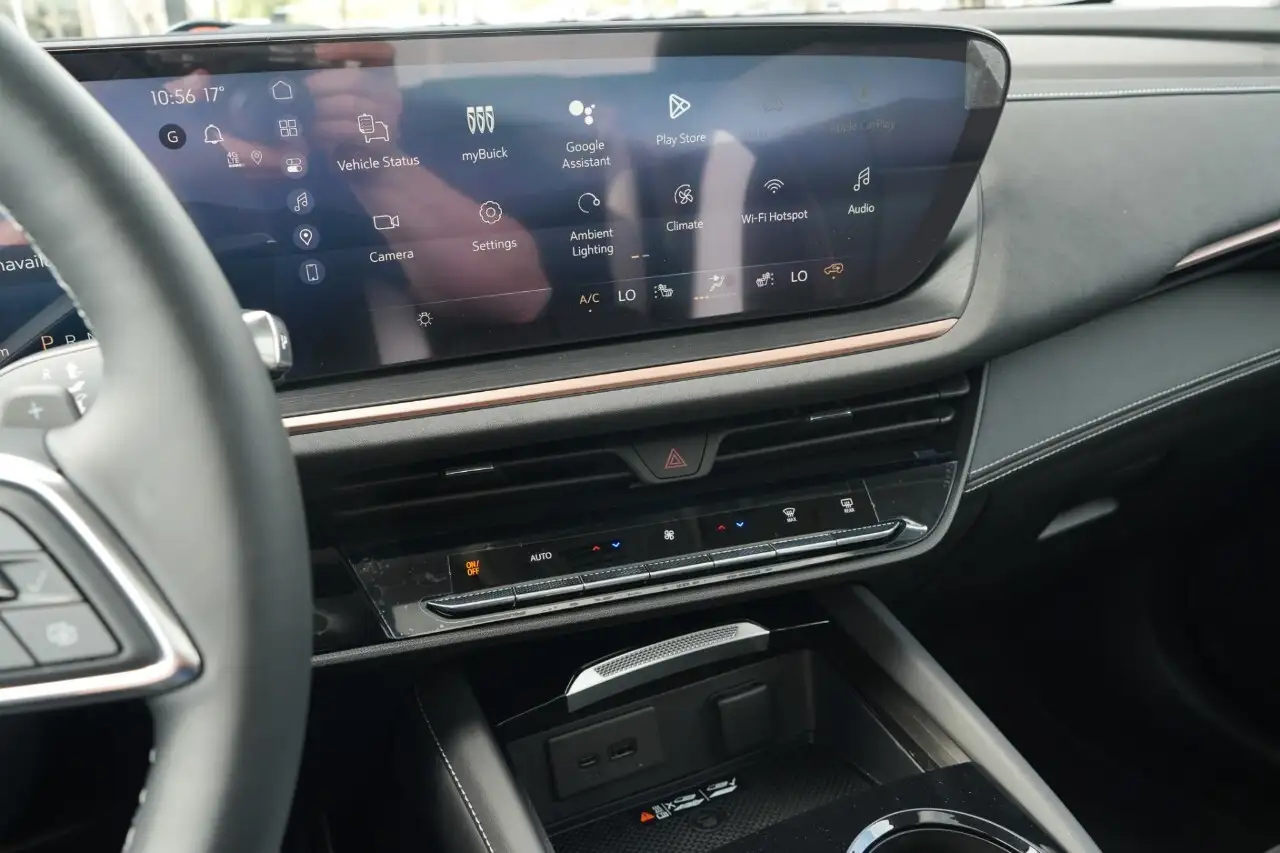Buick Envision photo Buick Envision