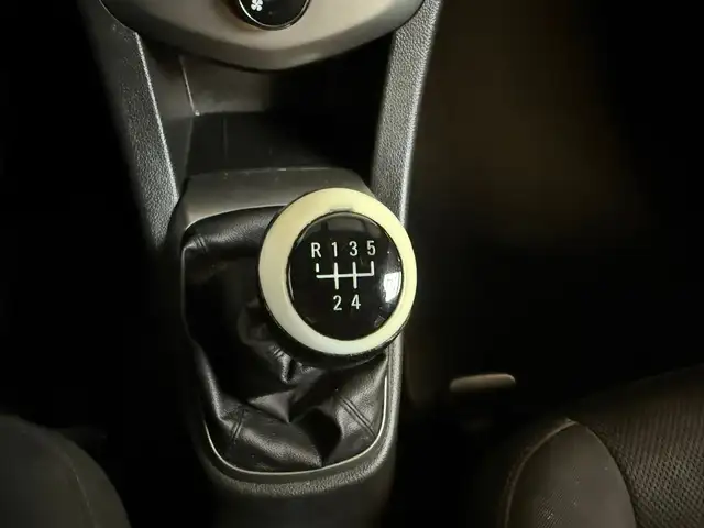 Chevrolet Aveo view 13