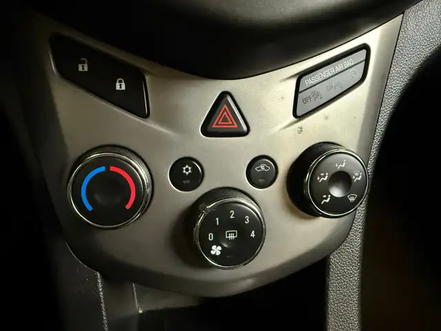 Chevrolet Aveo view 12