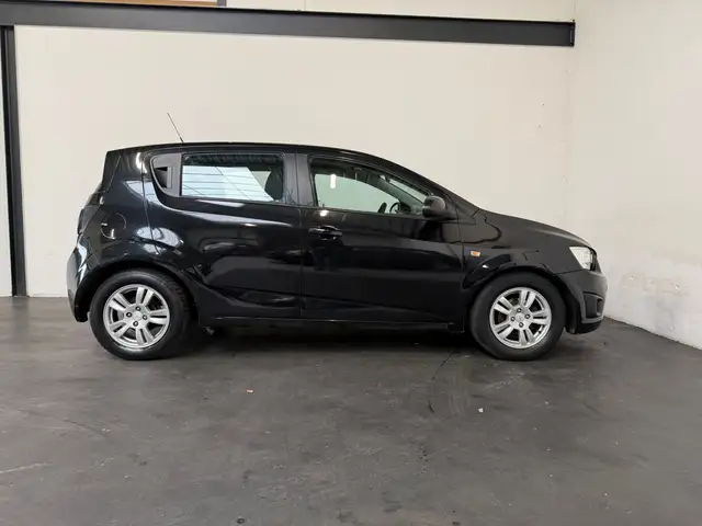 Chevrolet Aveo view 19