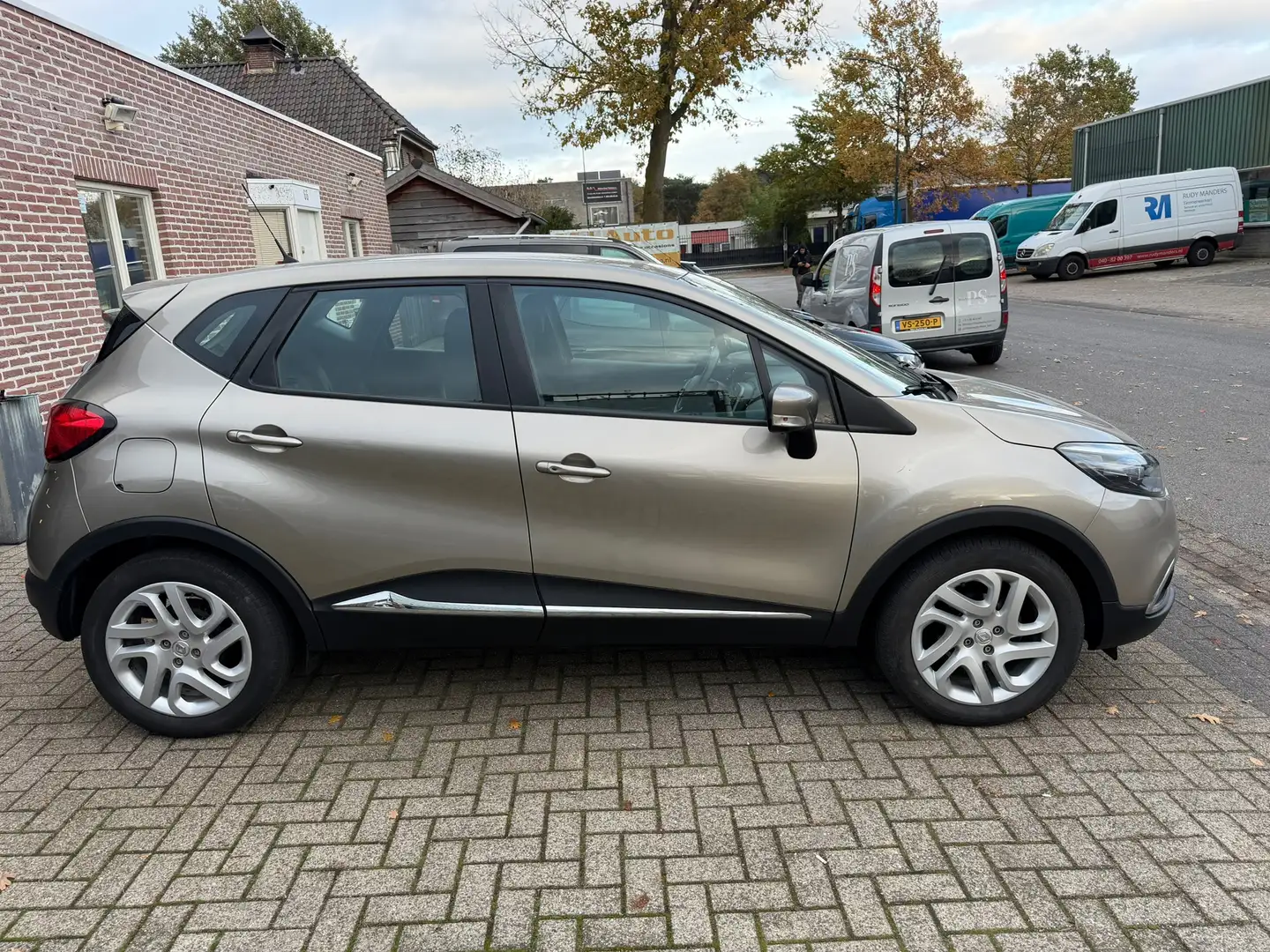 Renault Captur 0.9 TCe Authentique airco bluetooth key less Brun - 2
