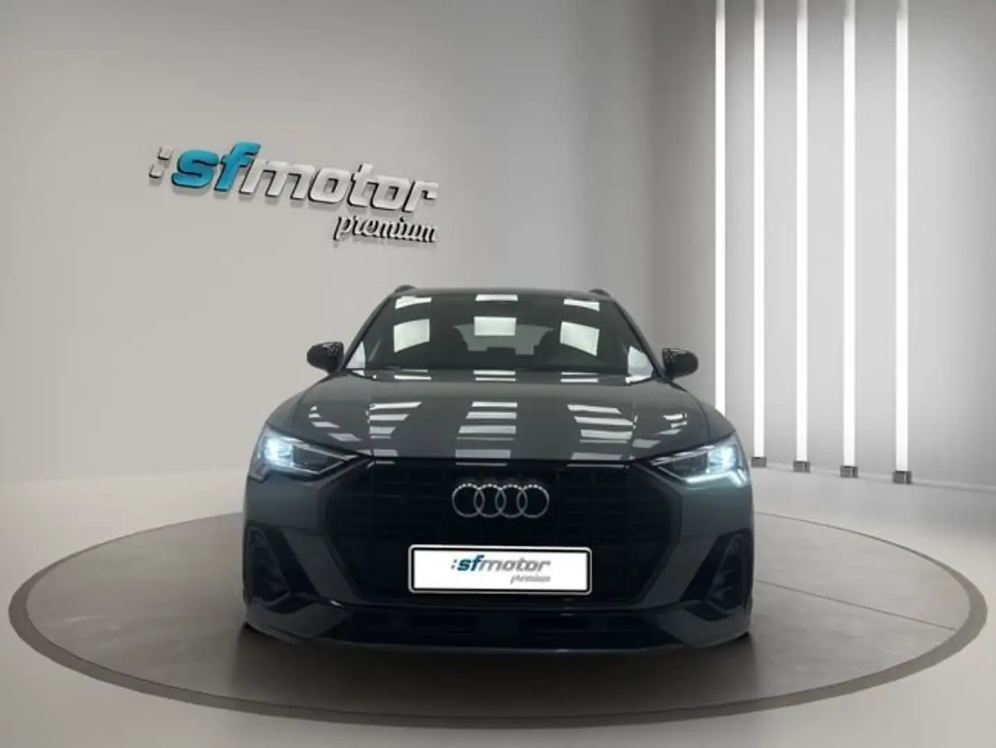 Audi Q3 45 TFSIe Black line S-tronic Grau - 2
