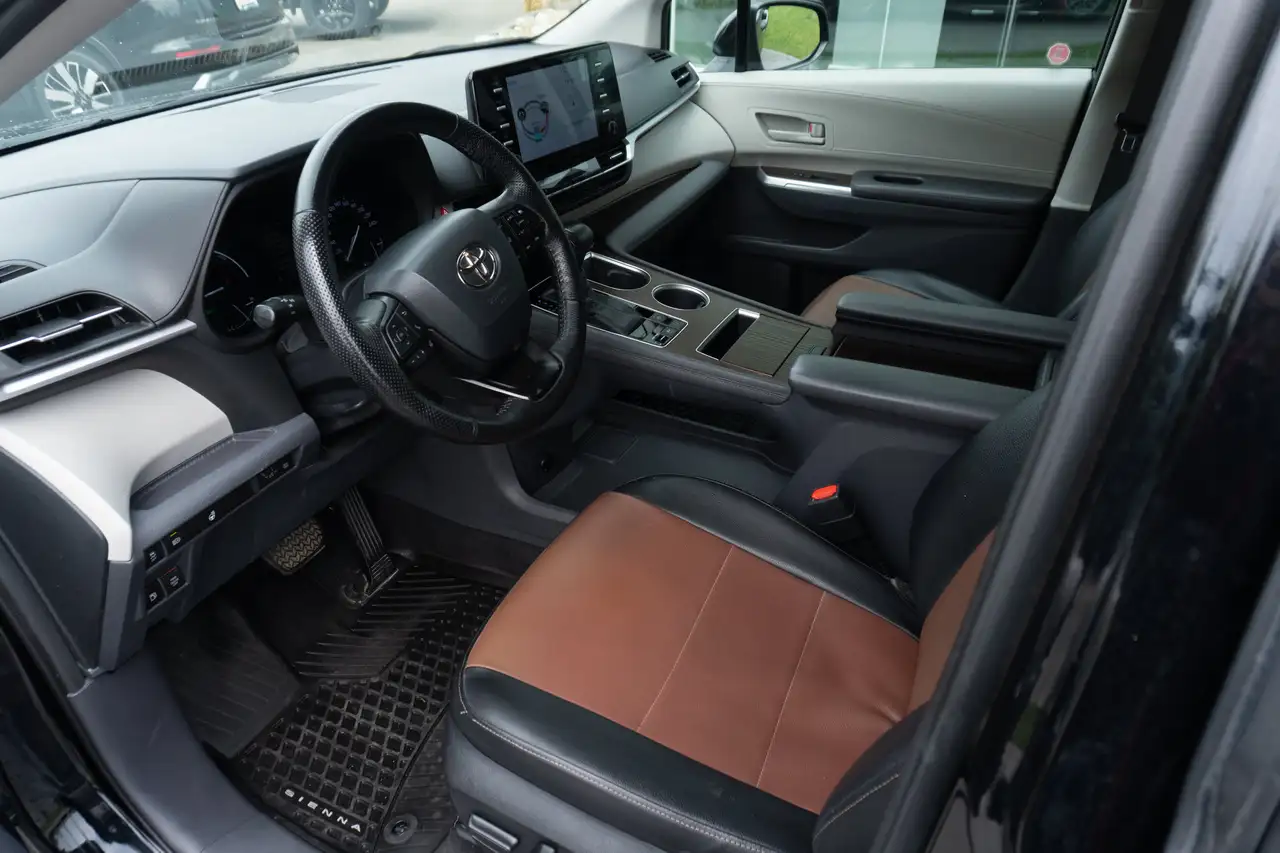 Toyota Sienna photo Toyota Sienna