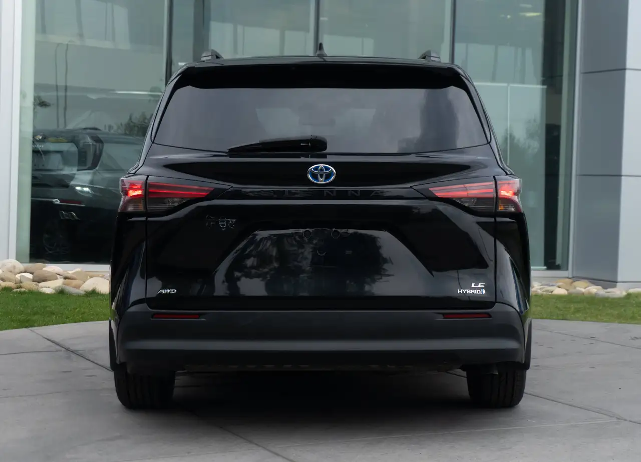 Toyota Sienna photo Toyota Sienna