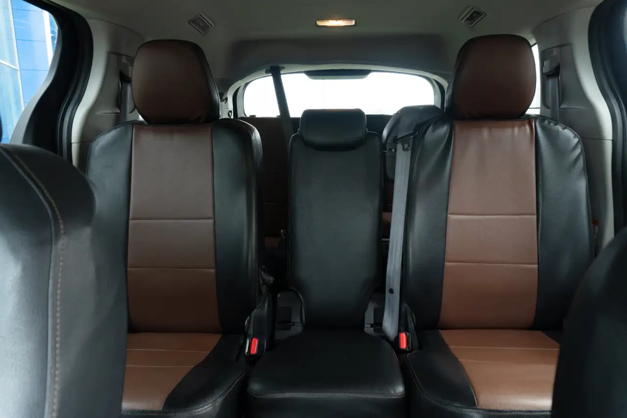 Toyota Sienna photo Toyota Sienna