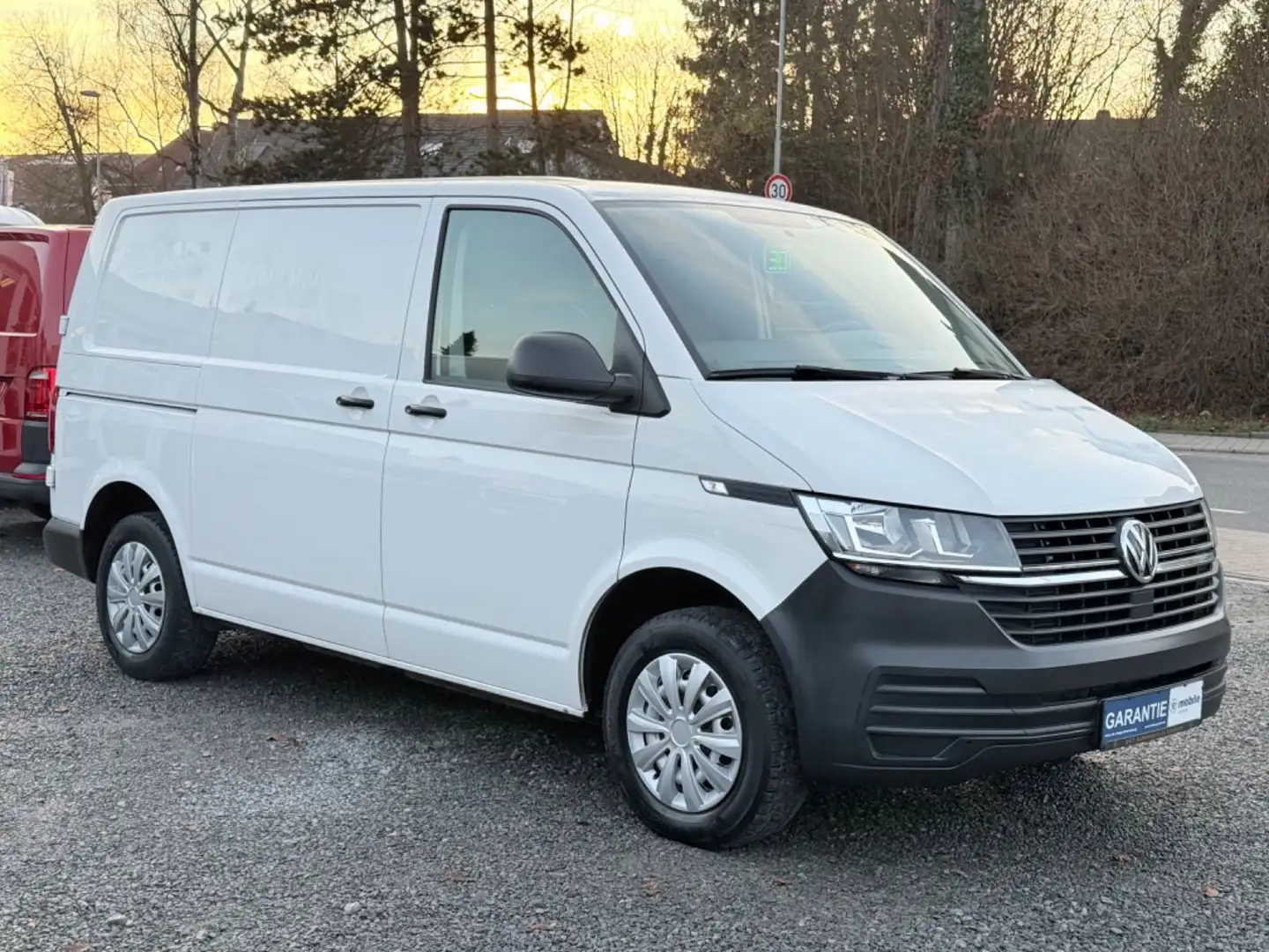 Volkswagen T6.1 KLIMA AHK-2.500 KG PDC SORTIMO REGALSYSTEM Blanc - 1