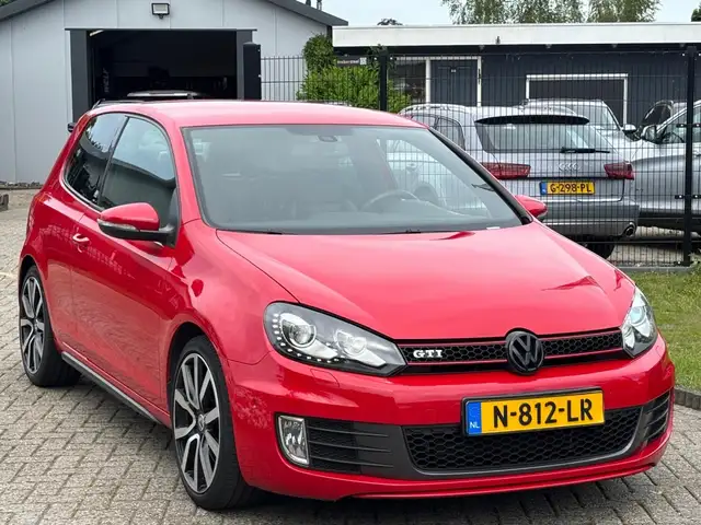 Volkswagen Golf view 4
