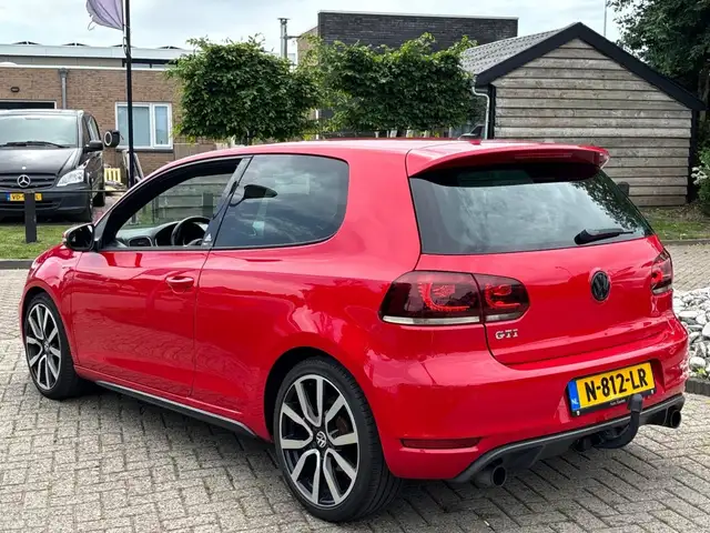 Volkswagen Golf view 3