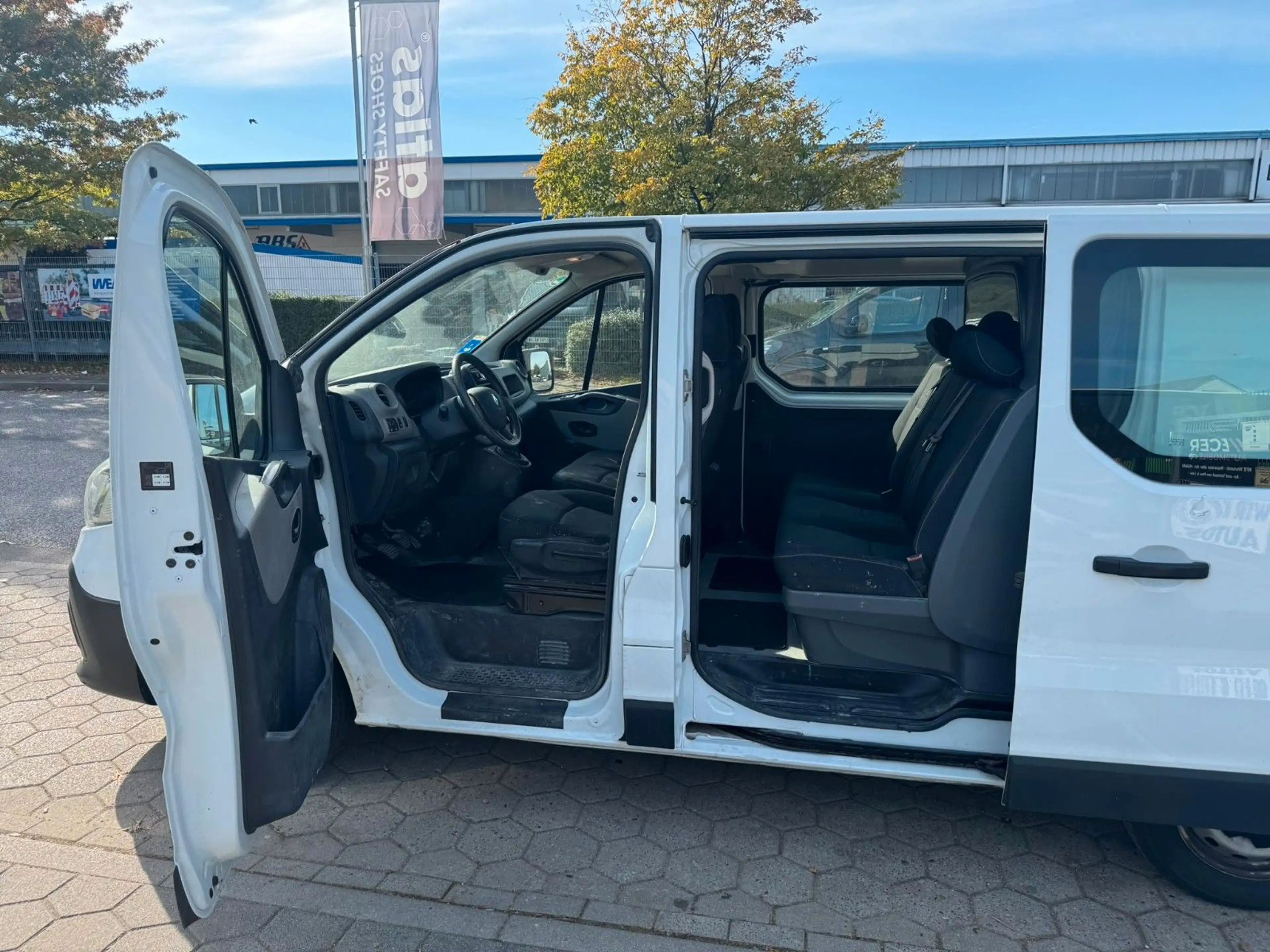 Renault Trafic 1.6 dCi DOKA 6-Sitzer mit 2x Schiebetür — photo 10