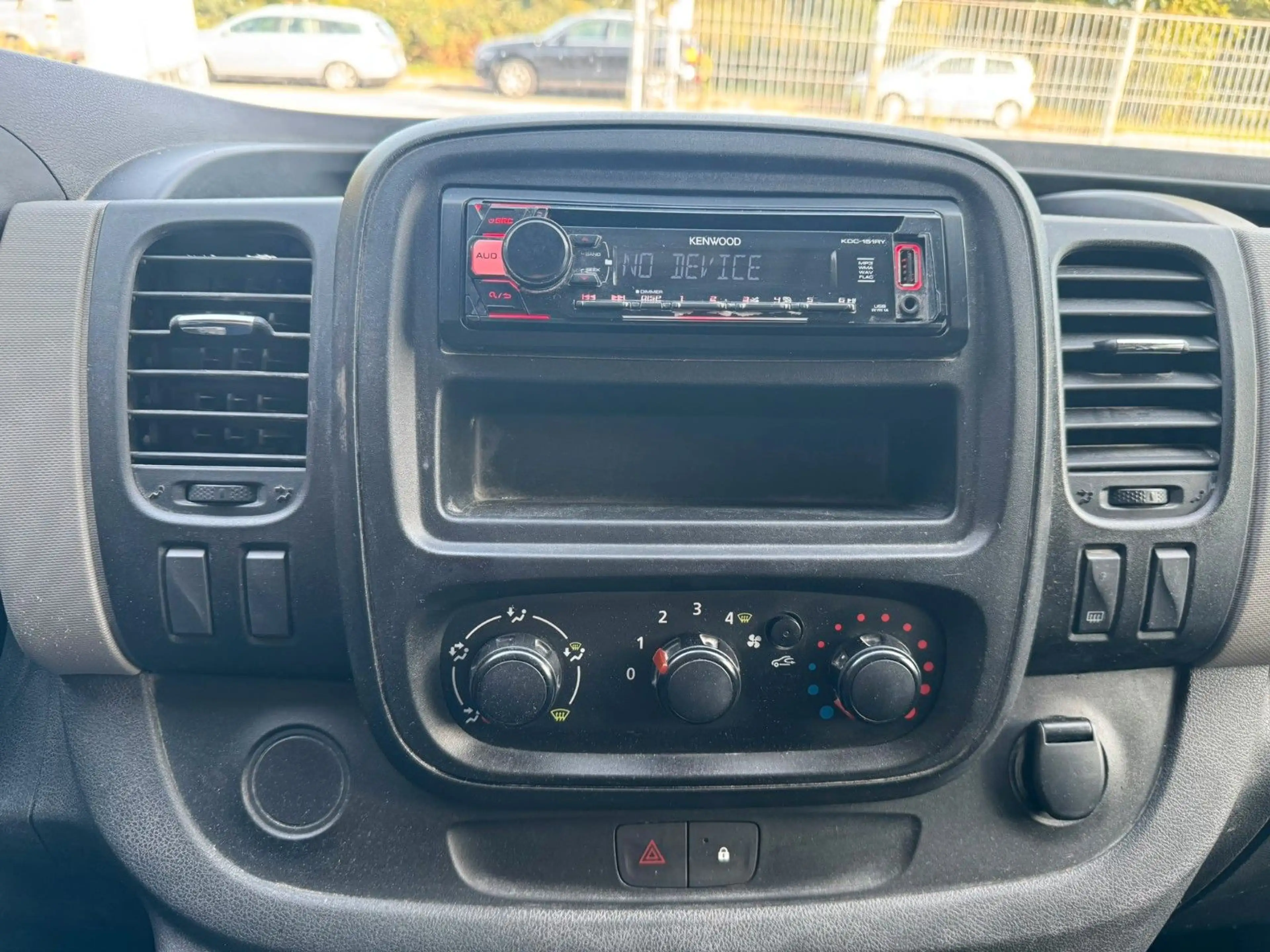 Renault Trafic 1.6 dCi DOKA 6-Sitzer mit 2x Schiebetür — photo 19