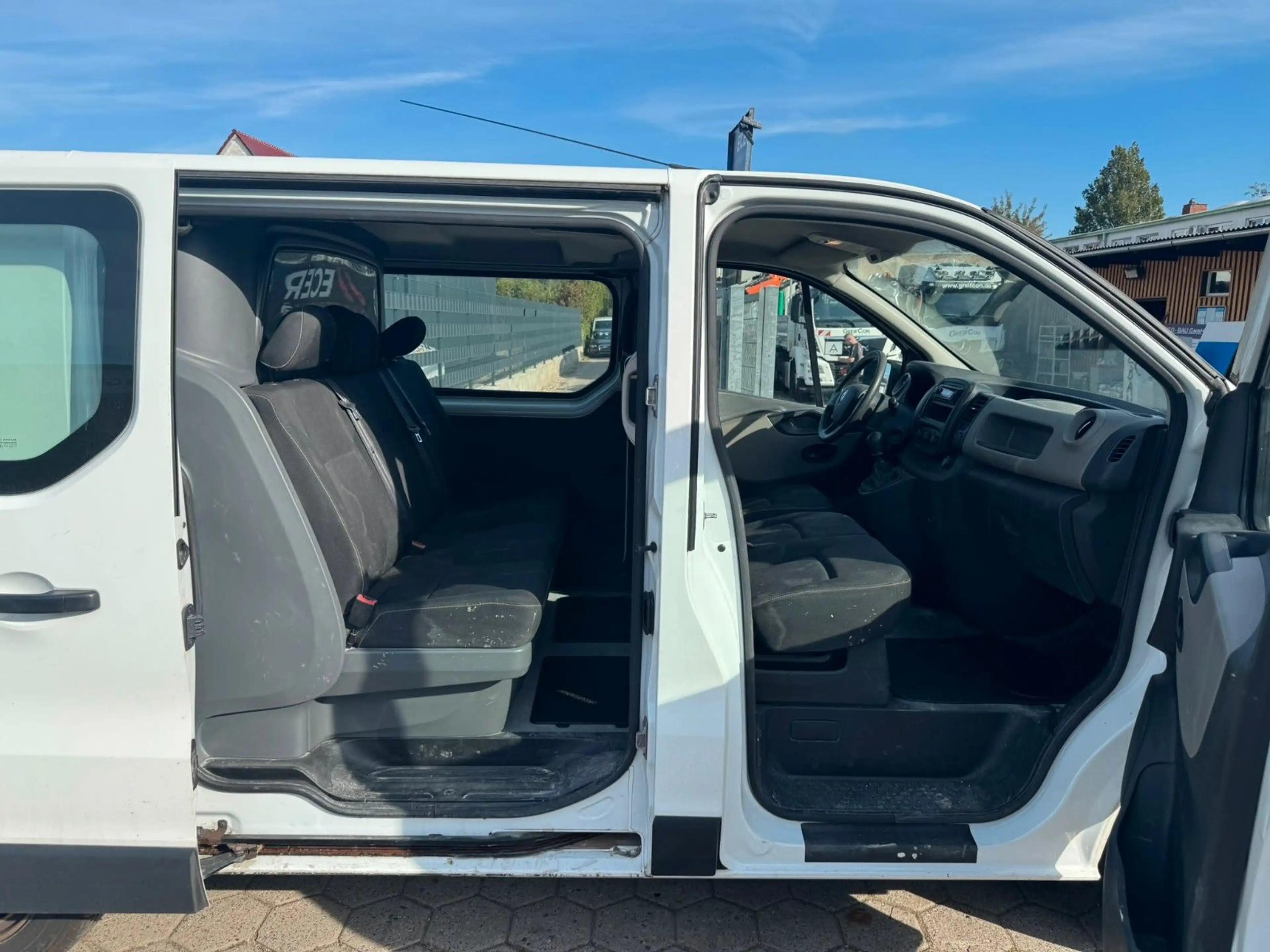 Renault Trafic 1.6 dCi DOKA 6-Sitzer mit 2x Schiebetür — photo 9