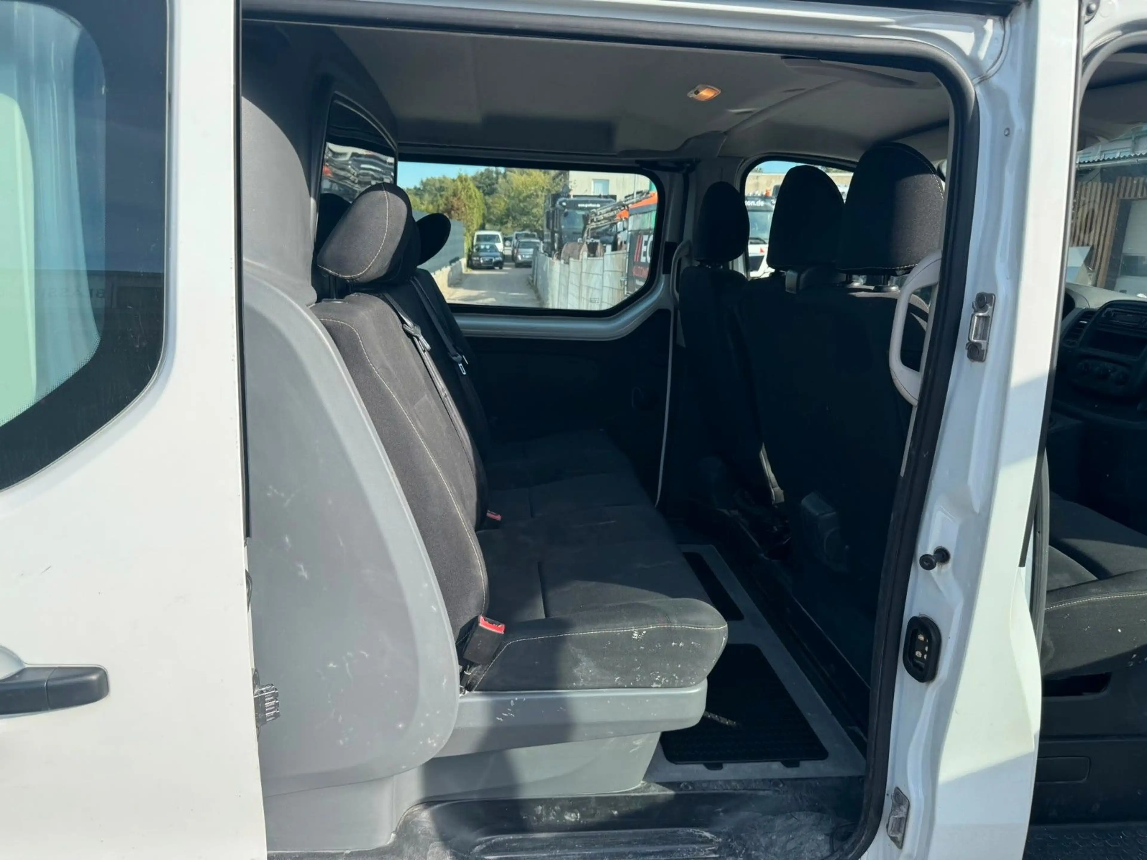 Renault Trafic 1.6 dCi DOKA 6-Sitzer mit 2x Schiebetür — photo 17