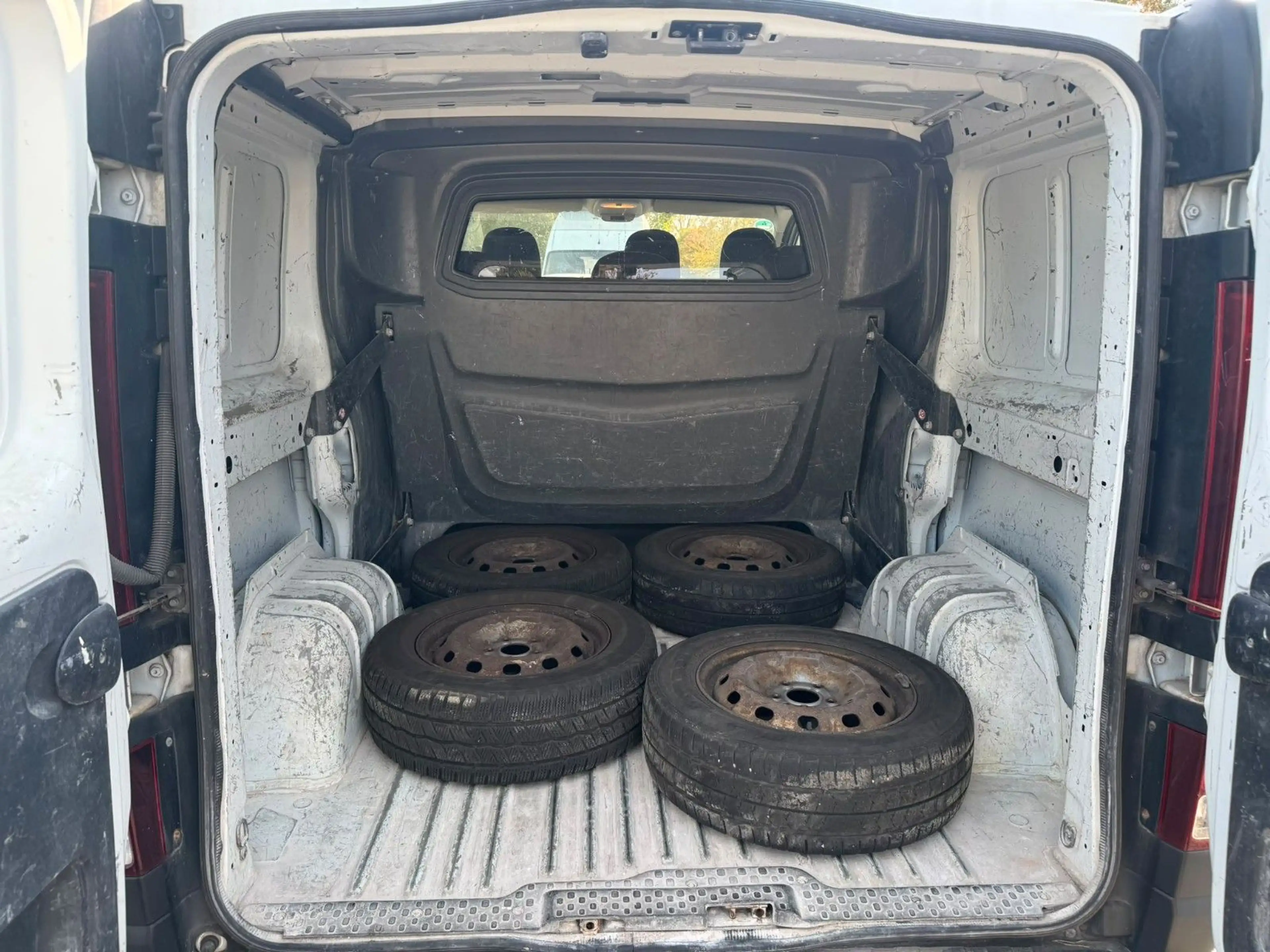 Renault Trafic 1.6 dCi DOKA 6-Sitzer mit 2x Schiebetür — photo 15