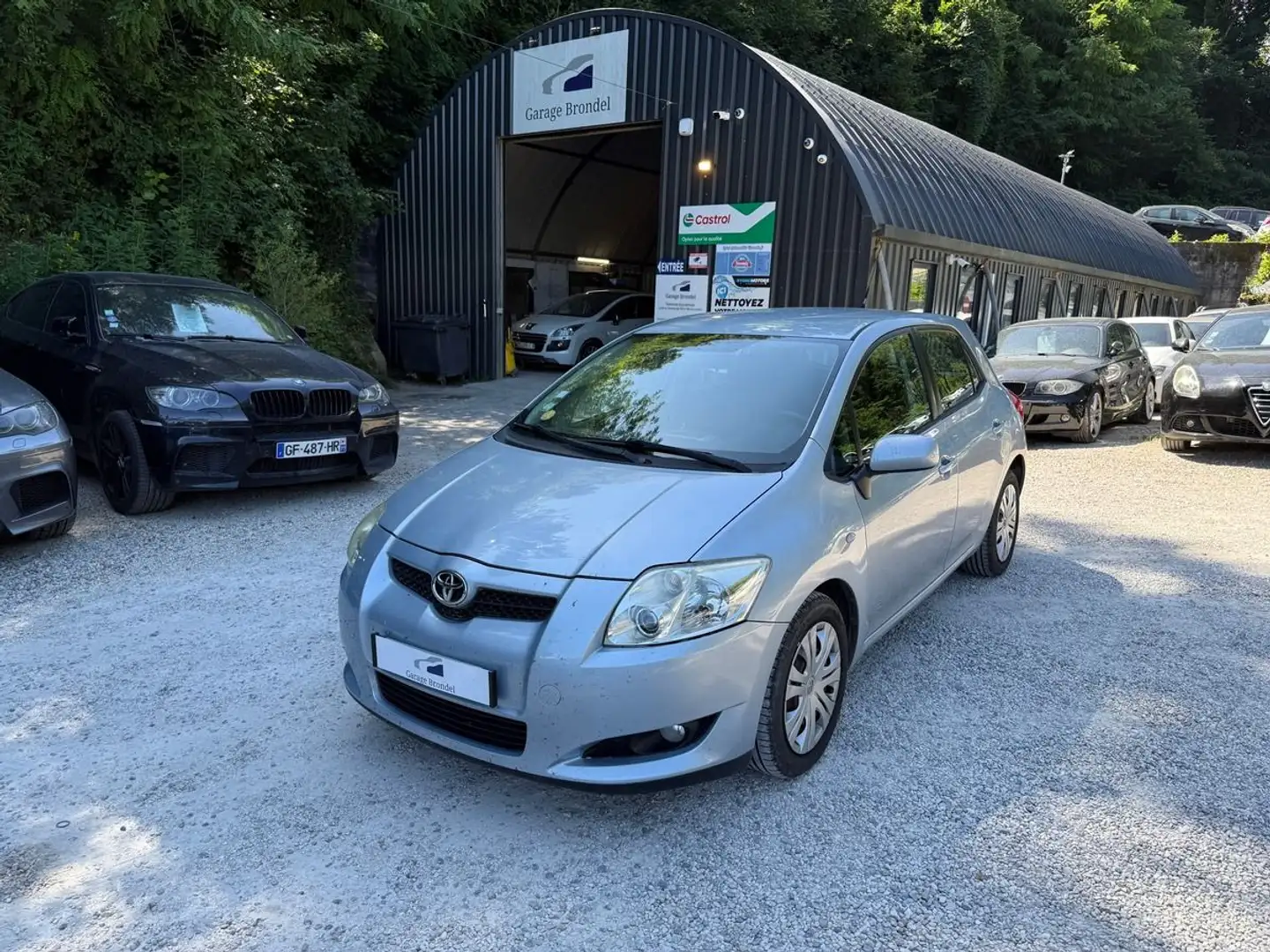 Toyota Auris 1.4 D-4D 90cv 2ème main Gris - 1